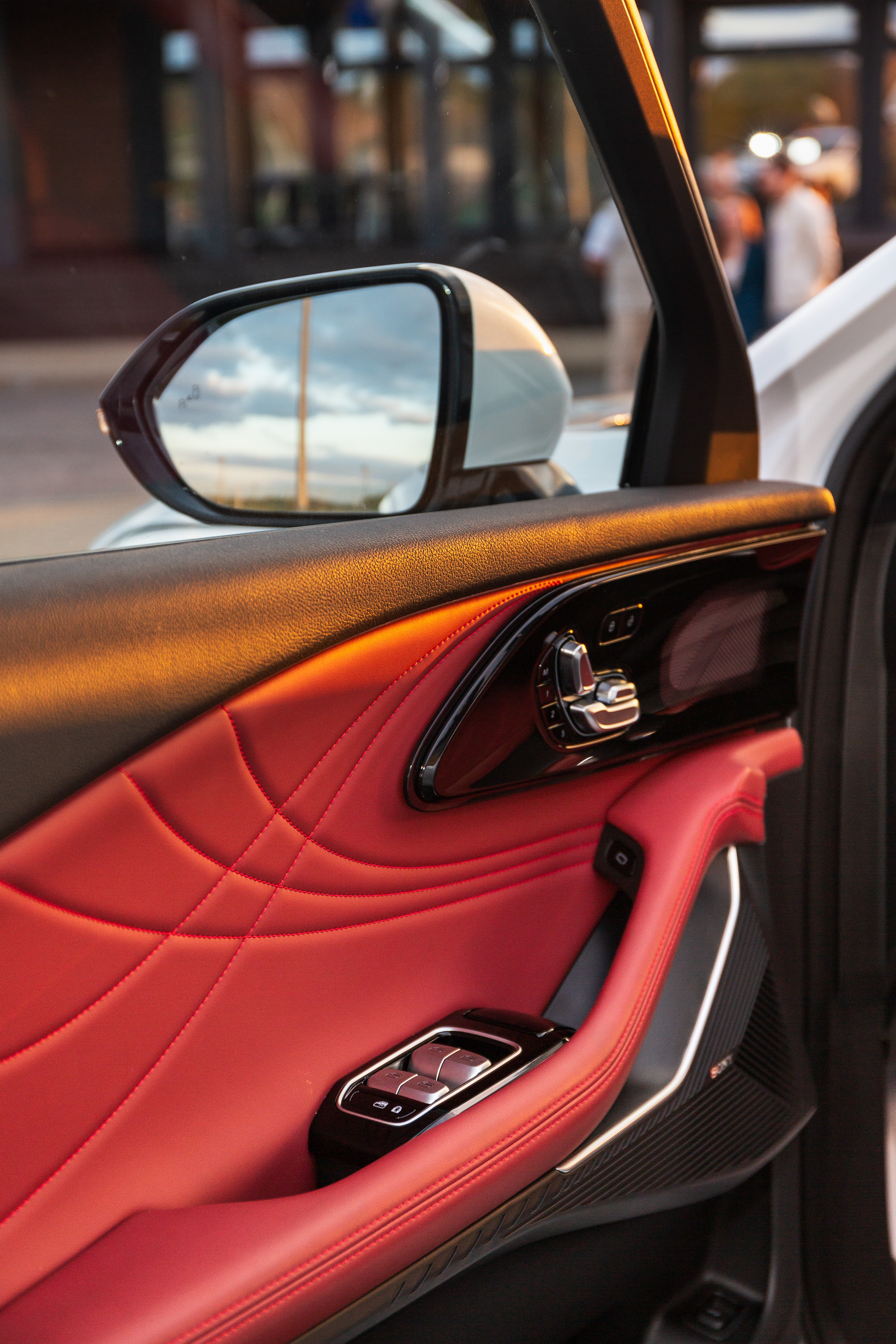 Репортажная фотосъёмка в Санкт-Петербурге. Фотограф на мероприятие: выставки, презентации, автогонки. Фото для сайта, отчётов и публикации в сми. Профессиональный фотограф Сергей Пушкин. Корпоративная фотосъёмка. Автопром. 