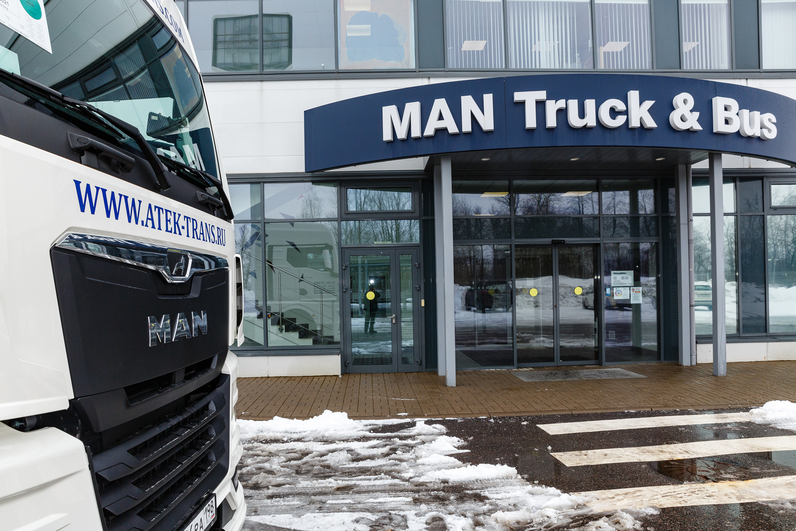 Репортажная фотосъёмка в Санкт-Петербурге. Фотограф на мероприятие: выставки, презентации, автогонки. Фото для сайта, отчётов и публикации в сми. Профессиональный фотограф Сергей Пушкин. Корпоративная фотосъёмка. Автопром. 