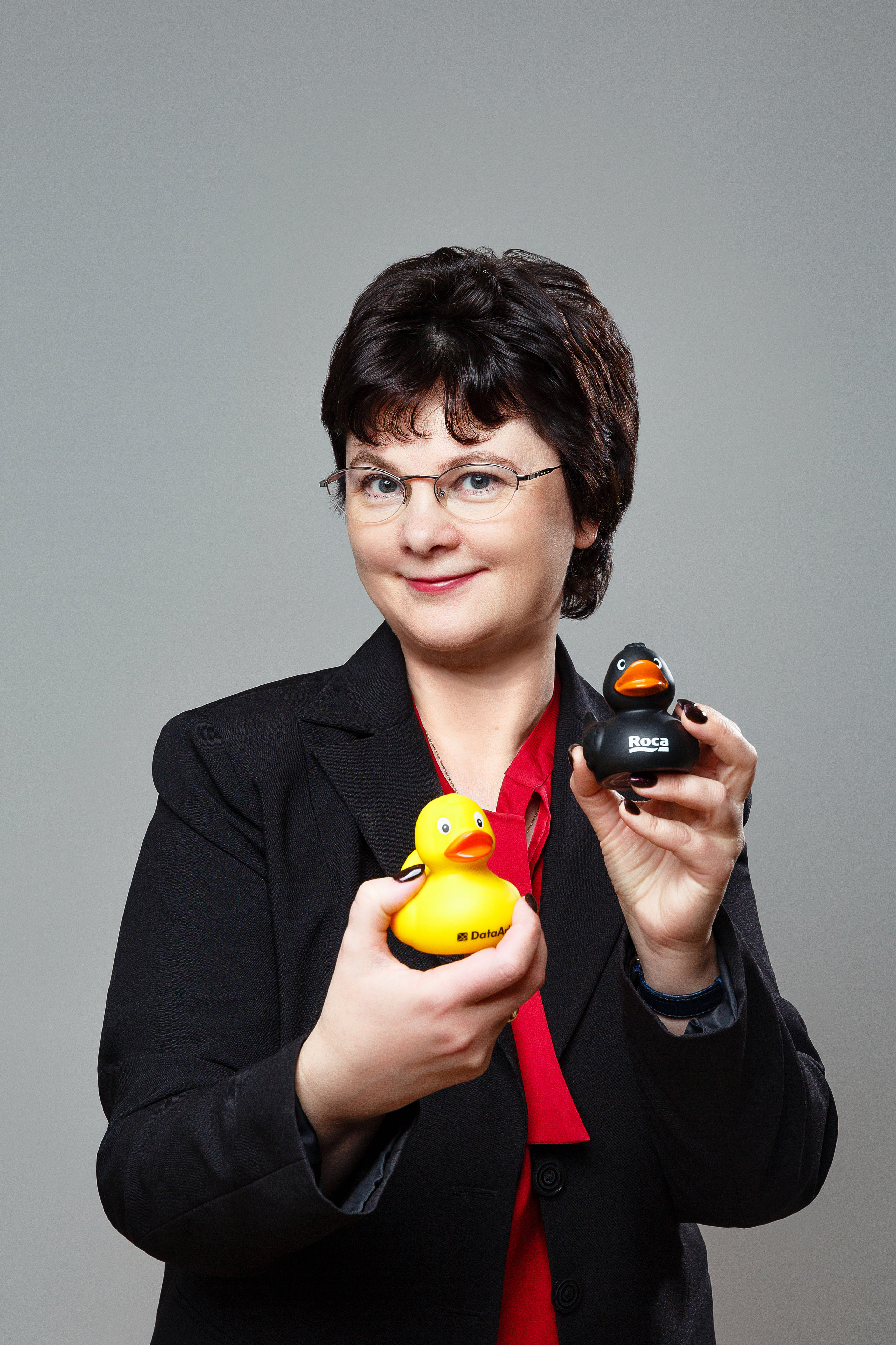 Портретная фотосессия в Санкт-Петербурге. Студийный фотограф. Частная фотосъёмка для личных целей и социальных сетей. Фото на резюме. Фото сотрудников компании. Профессиональная фотосъёмка. Фото для блога. Портрет. Блогер. Фото для соцсетей.  Контентмейкер. СПб. Женский портрет. Выездная фотосъёмка. Выездная фотостудия. Фотограф на корпоратив. Модельное портфолио. Фотограф для сайта знакомств. Корпоративный фотограф. 