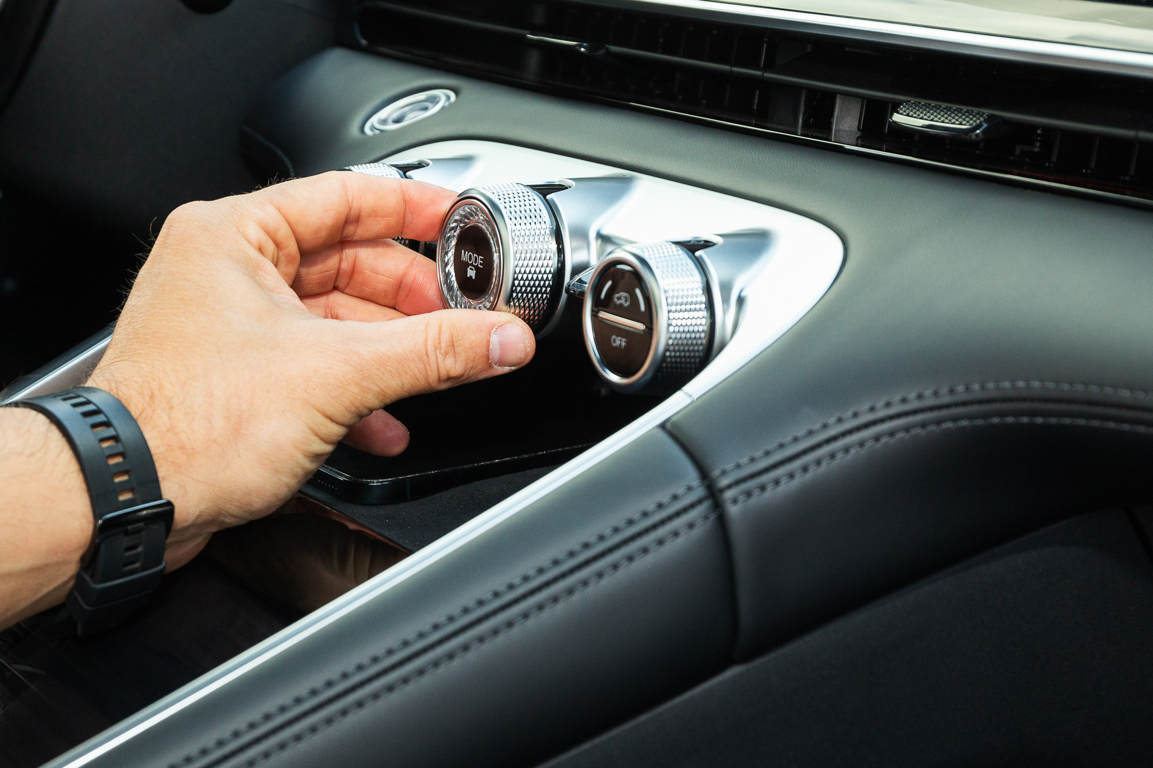 Репортажная фотосъёмка в Санкт-Петербурге. Фотограф на мероприятие: выставки, презентации, автогонки. Фото для сайта, отчётов и публикации в сми. Профессиональный фотограф Сергей Пушкин. Корпоративная фотосъёмка. Автопром. 