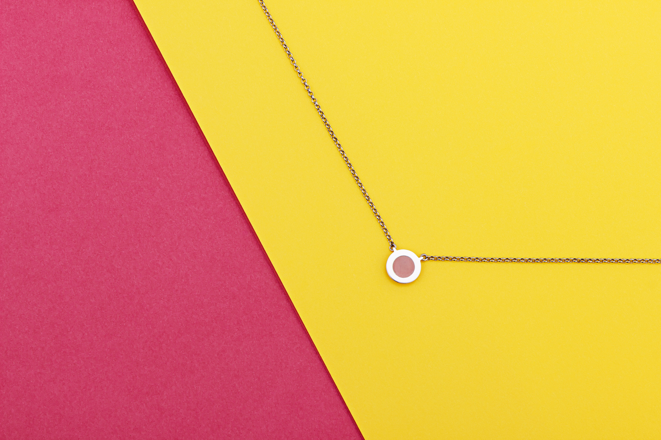 Рекламная фотосъёмка ювелирных украшений и драгоценных камней. Предметная фотосъемка ювелирных украшений. Профессиональный фотограф в Санкт-Петербурге. Студийная фотография. Ювелирный фотограф Сергей Пушкин. Фото для рекламы и соцсетей.  Product photographer in Saint-Petersburg, Russia. Gems photo. предметная фотосъемка украшений