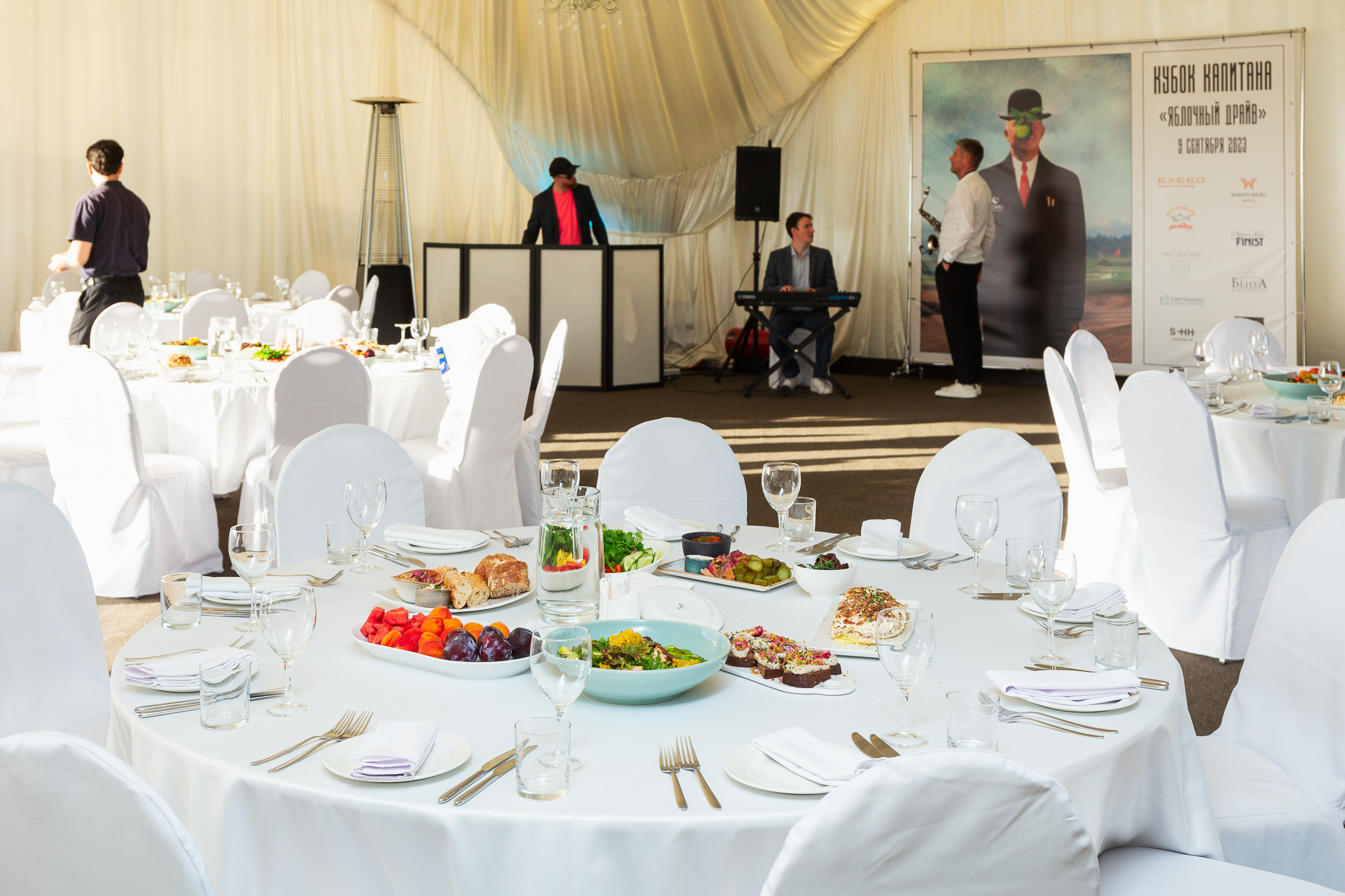 Репортажная фотосъёмка в Санкт-Петербурге. Фотограф на мероприятие: выставки, презентации, автогонки. Фото для сайта, отчётов и публикации в сми. Профессиональный фотограф Сергей Пушкин. Корпоративная фотосъёмка. Автопром. 