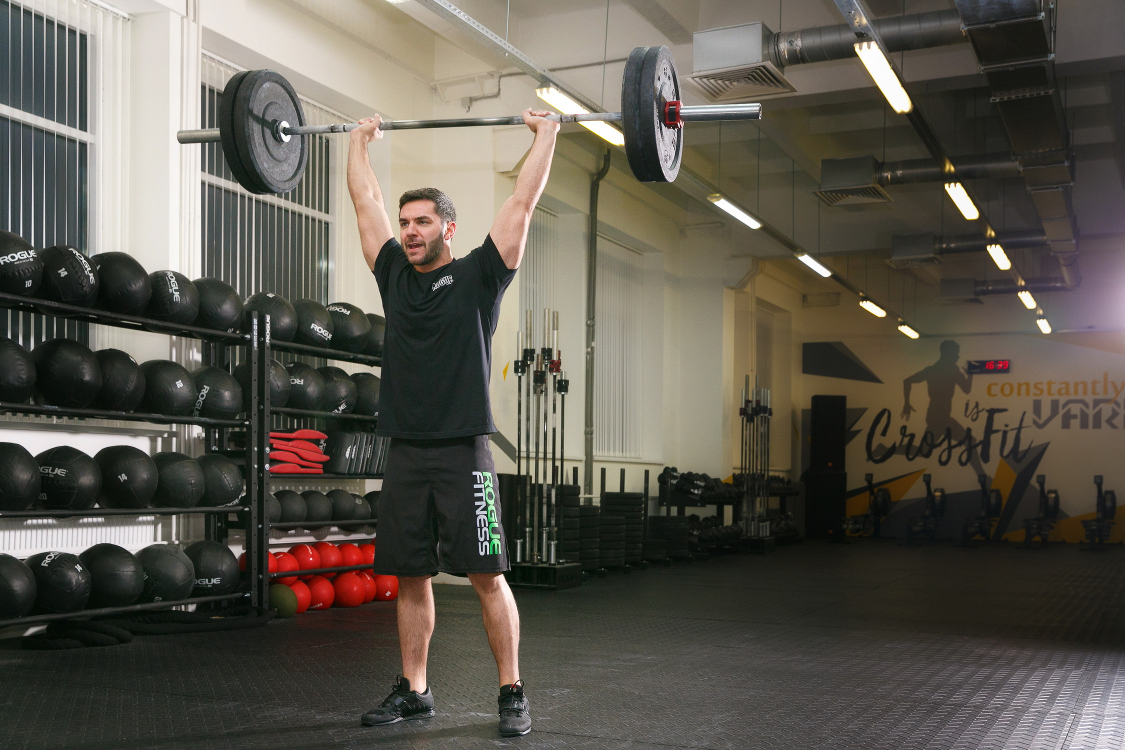 Спортивная фотосессия в зале. Выездная частная фотосессия. Профессиональный фотограф в Санкт-Петербурге. Мужская фотосессия. Фитнес-фотограф СПб. Фото в фитнес клубе. Фотограф для прессы. Фото для сми и полиграфии. Спортивный фотограф. Заказать в СПб.