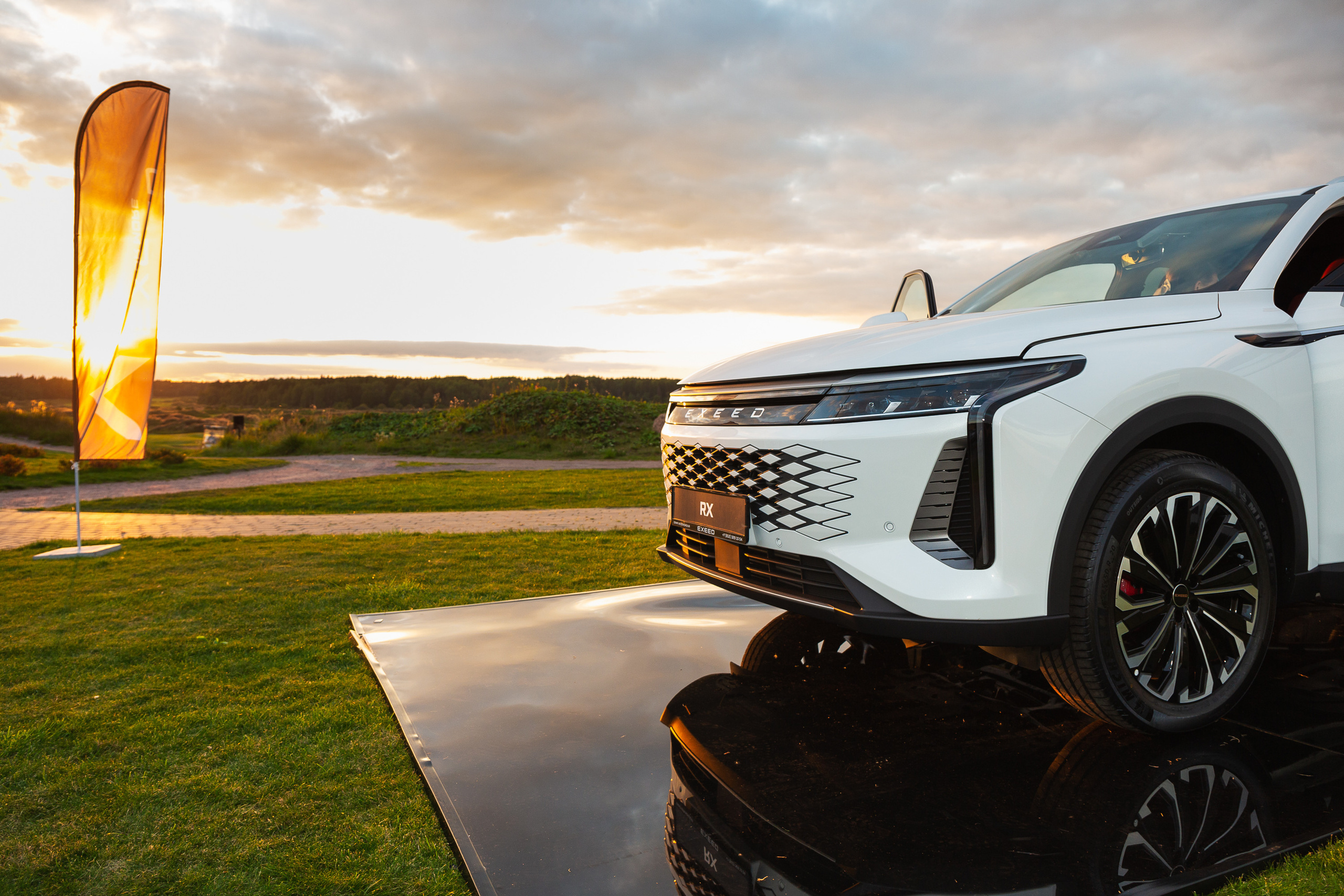 Репортажная фотосъёмка в Санкт-Петербурге. Фотограф на мероприятие: выставки, презентации, автогонки. Фото для сайта, отчётов и публикации в сми. Профессиональный фотограф Сергей Пушкин. Корпоративная фотосъёмка. Автопром. 