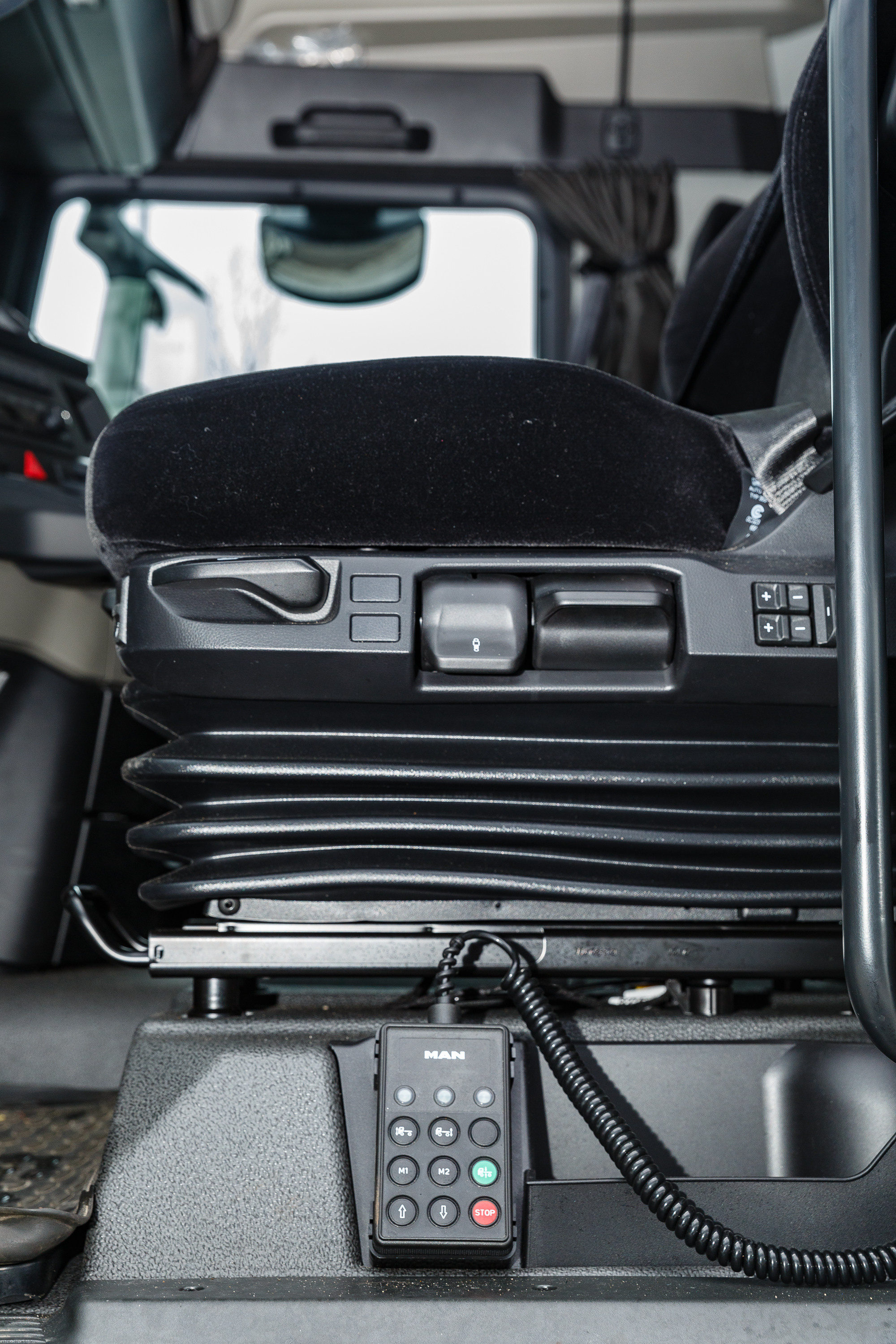 Репортажная фотосъёмка в Санкт-Петербурге. Фотограф на мероприятие: выставки, презентации, автогонки. Фото для сайта, отчётов и публикации в сми. Профессиональный фотограф Сергей Пушкин. Корпоративная фотосъёмка. Автопром. 