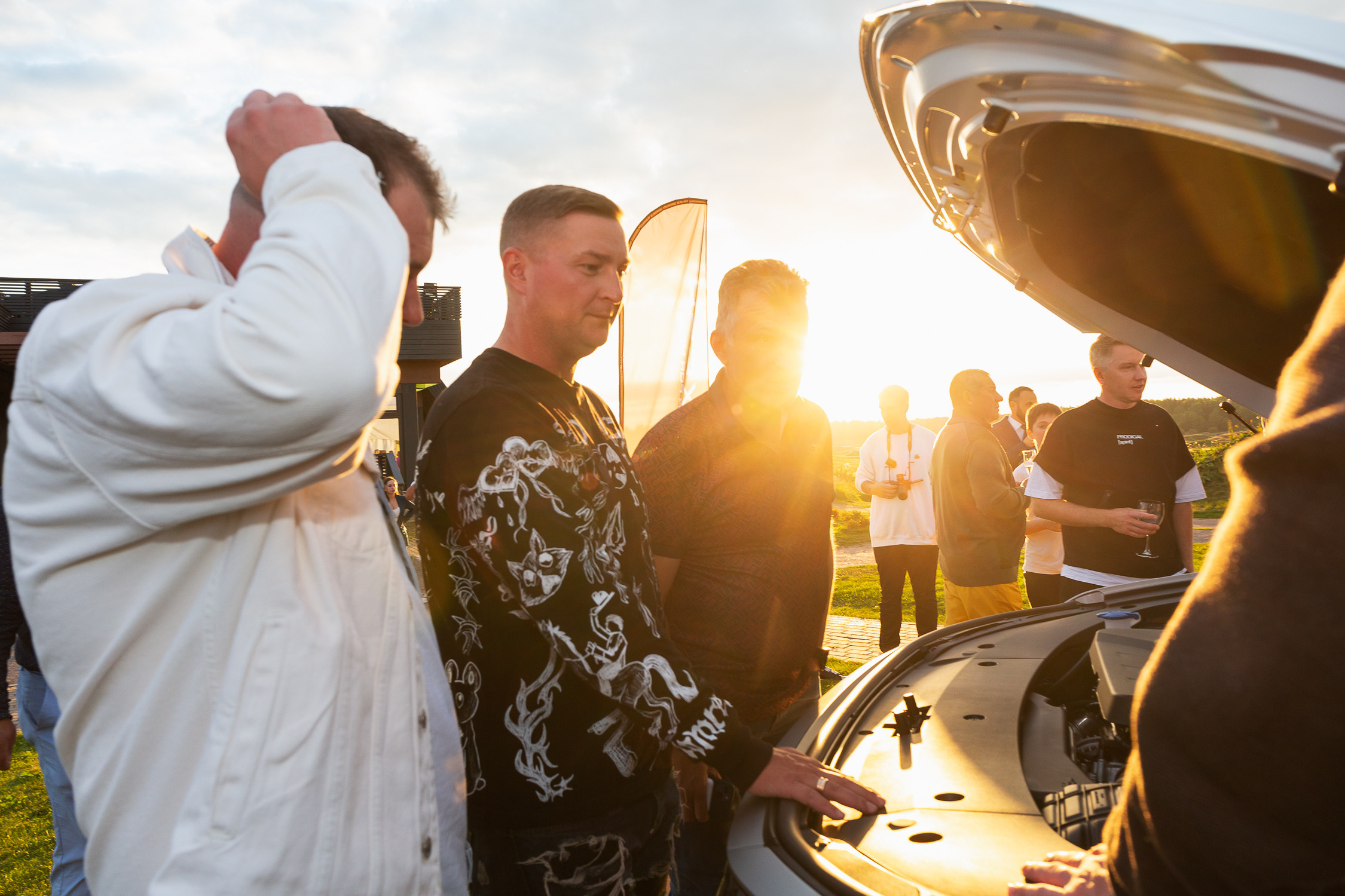 Репортажная фотосъёмка в Санкт-Петербурге. Фотограф на мероприятие: выставки, презентации, автогонки. Фото для сайта, отчётов и публикации в сми. Профессиональный фотограф Сергей Пушкин. Корпоративная фотосъёмка. Автопром. 