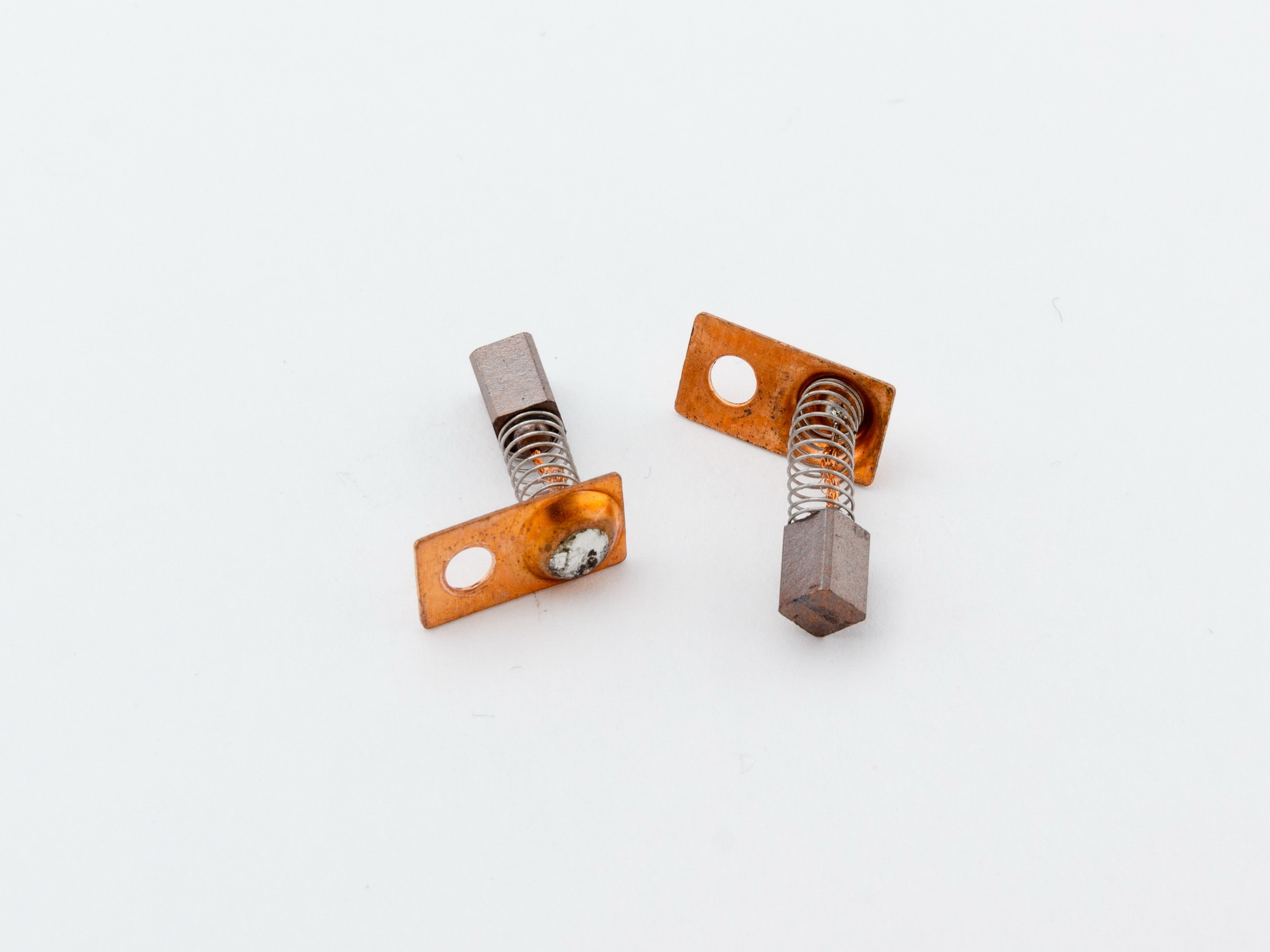 Предметный фотограф в Санкт-Петербурге. Сергей Пушкин; фото для каталога; фото для сайта; маркетплейс; запчасти; фотограф на производство; электроника; метизы; шайбы; винты; электирика; фото на белом фоне; Предметный фотограф в Санкт-Петерб; 