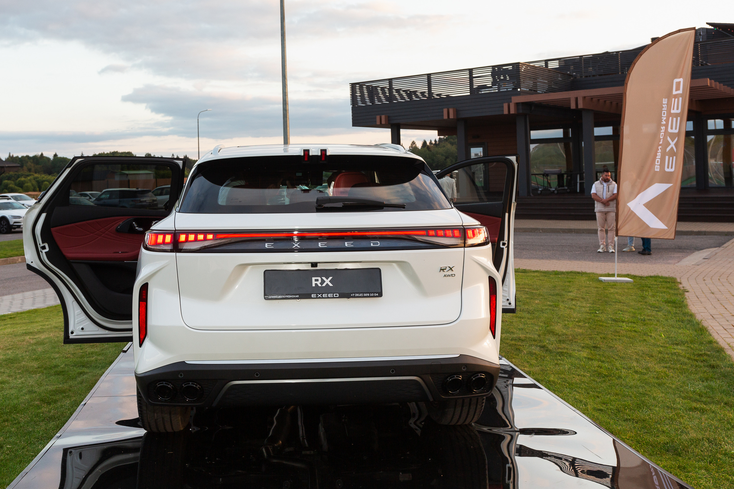 Репортажная фотосъёмка в Санкт-Петербурге. Фотограф на мероприятие: выставки, презентации, автогонки. Фото для сайта, отчётов и публикации в сми. Профессиональный фотограф Сергей Пушкин. Корпоративная фотосъёмка. Автопром. Автомобили. Гольф. Загородный отдых. Выездная фотосессия.