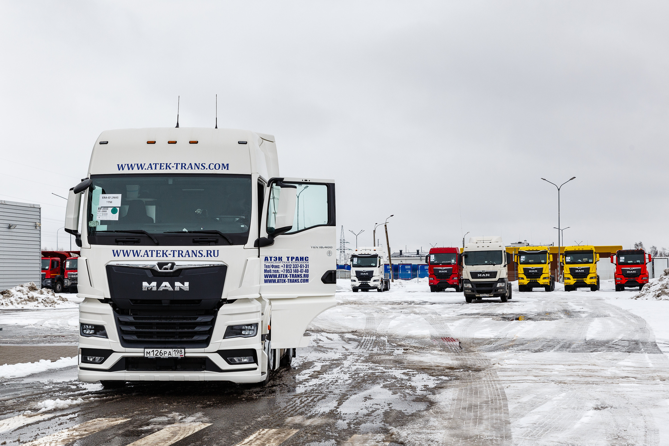 Репортажная фотосъёмка в Санкт-Петербурге. Фотограф на мероприятие: выставки, презентации, автогонки. Фото для сайта, отчётов и публикации в сми. Профессиональный фотограф Сергей Пушкин. Корпоративная фотосъёмка. Автопром. 