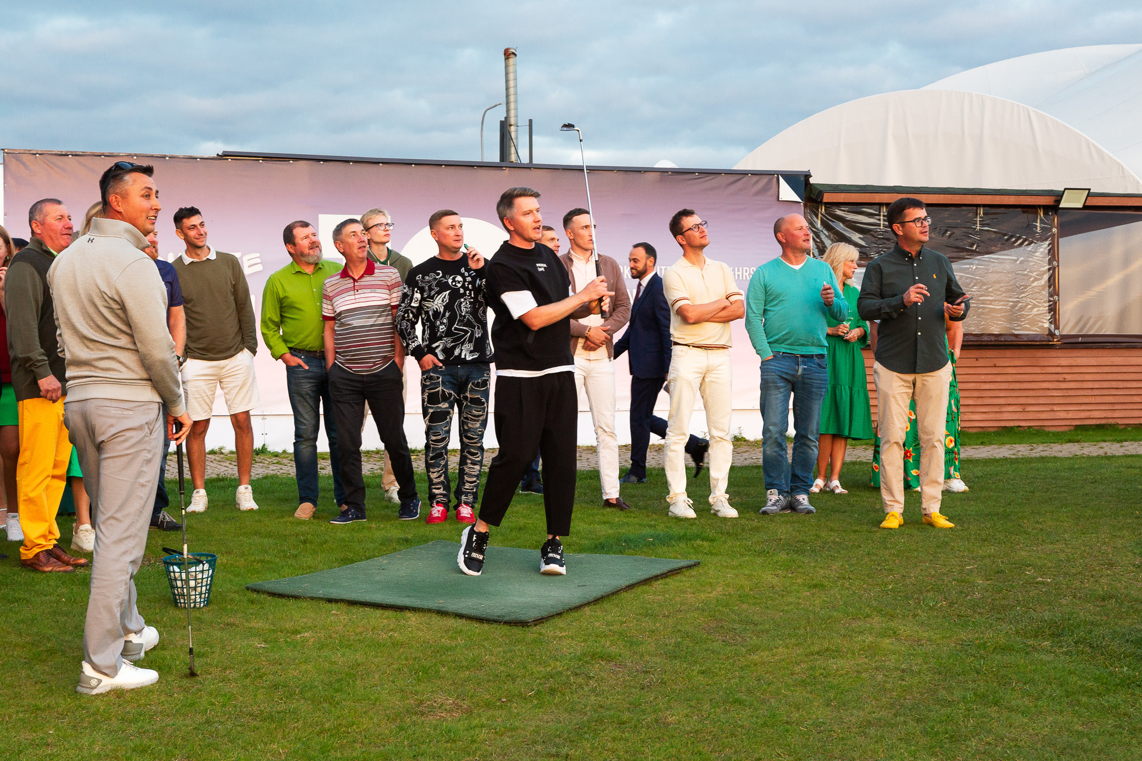 Репортажная фотосъёмка в Санкт-Петербурге. Фотограф на мероприятие: выставки, презентации, автогонки. Фото для сайта, отчётов и публикации в сми. Профессиональный фотограф Сергей Пушкин. Корпоративная фотосъёмка. Автопром. Автомобили. Гольф. Загородный отдых. Выездная фотосессия.