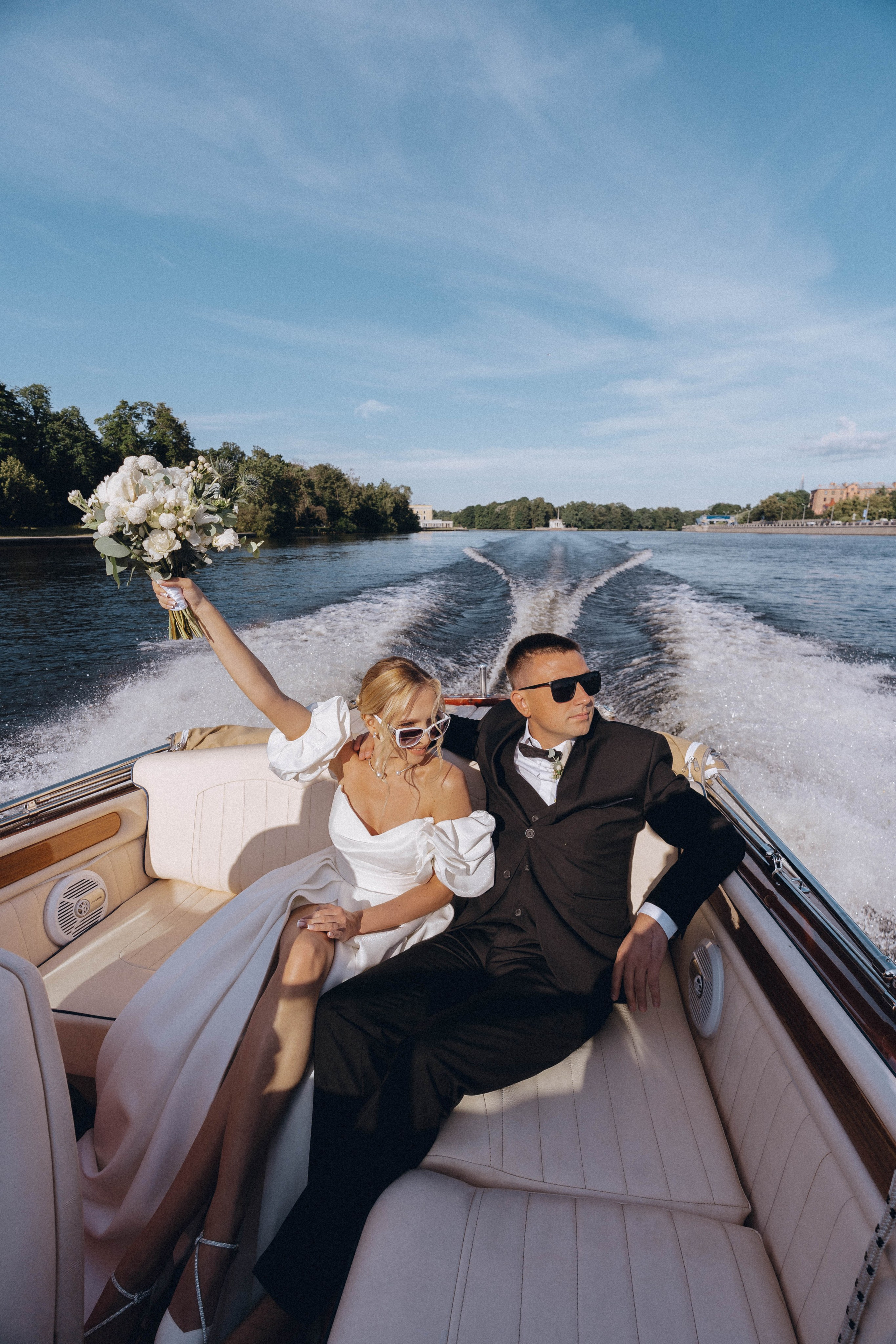 СВАДЕНБНАЯ СЬЕМКА НА КАТЕРЕ ПО КАНАЛАМ САНКТ-ПЕТЕРБУРГА И В АКВАТОРИИ НЕВЫ. Профессиональный фотограф, Санкт-Петербург — Виктория Богомолова