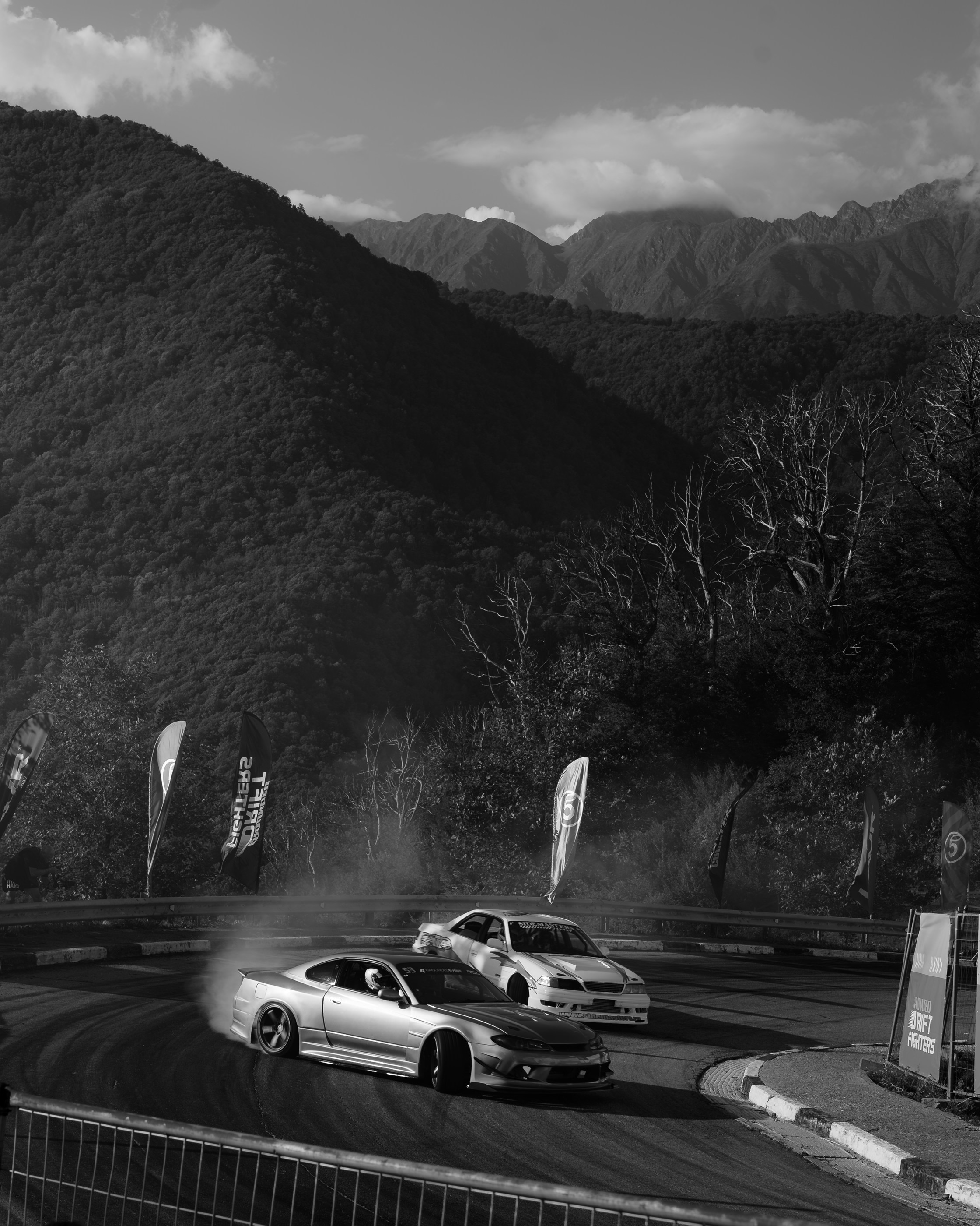 //GROUNDEDLOCAL2024. Автомобильный фотограф