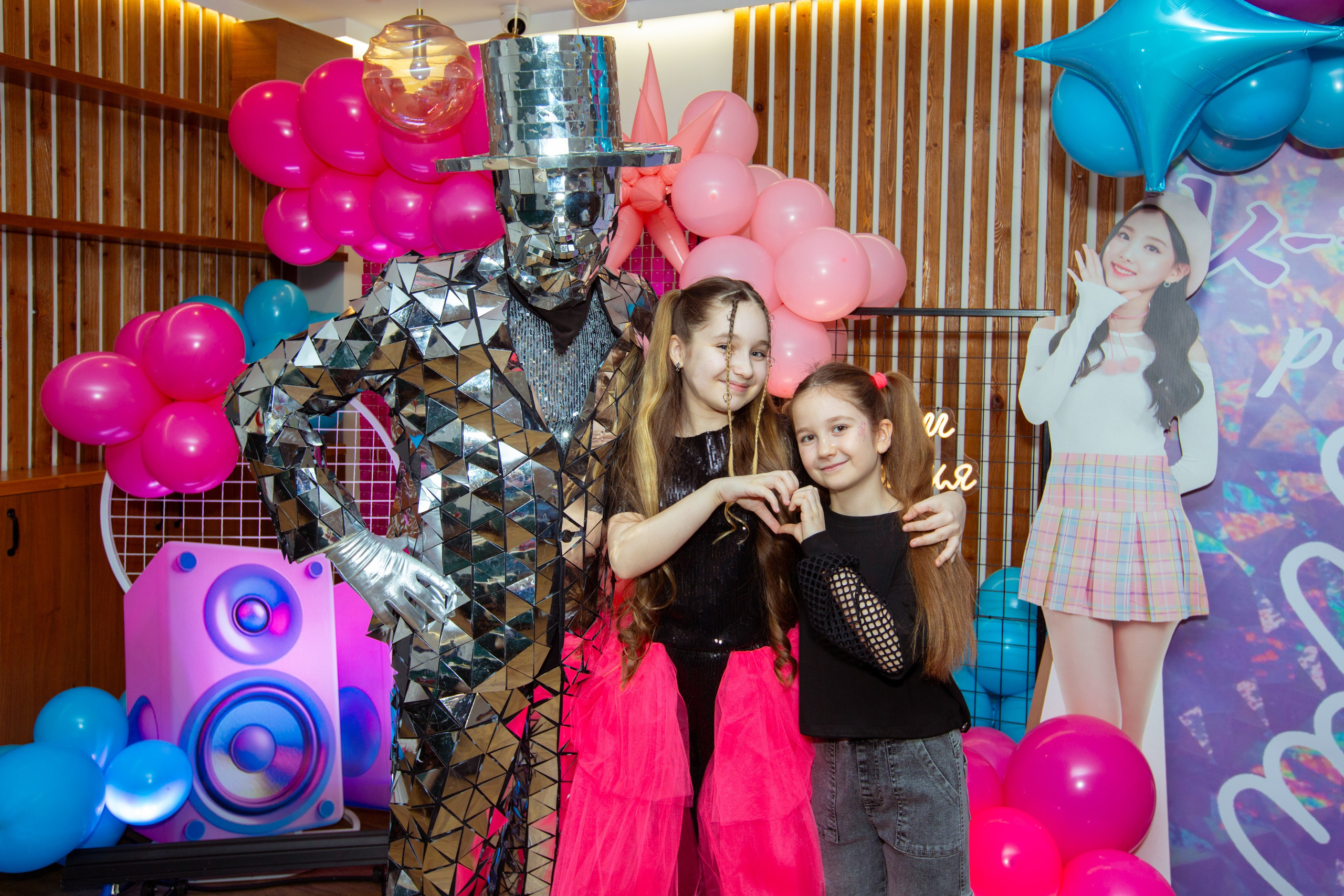 День рождения Ульяны. Фотограф Антонина Свешникова. ВЫПУСКНЫЕ ФОТОКНИГИ для детских садов и школ. Москва, Владимир