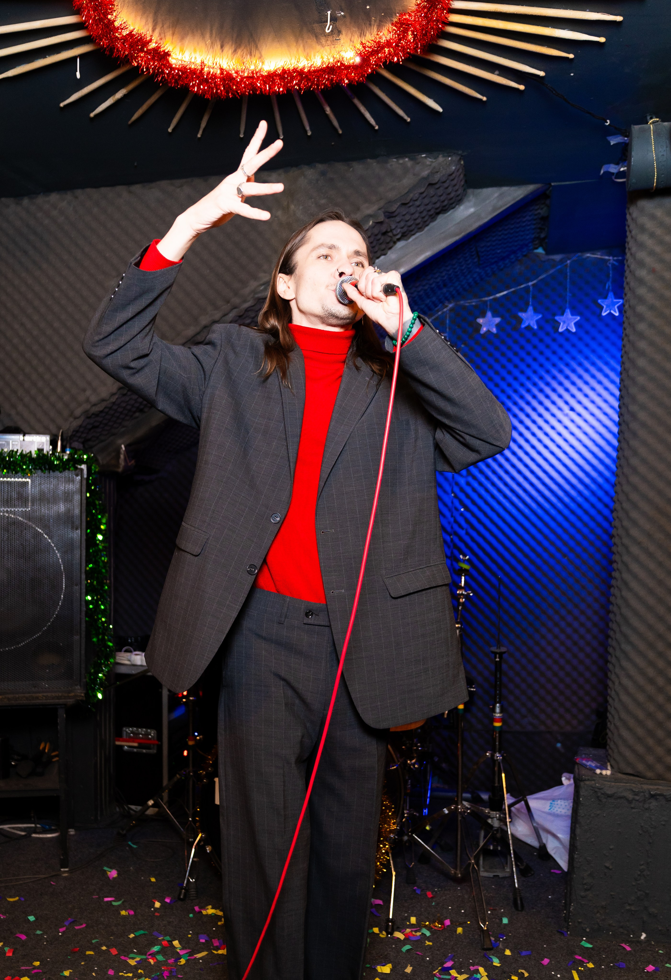 Новый год 2026. Новогодняя ночь 2026 в баре Дебошир (Debaser). Репортажный, street и urban фотограф в Санкт-Петербурге Мальцев Евгений