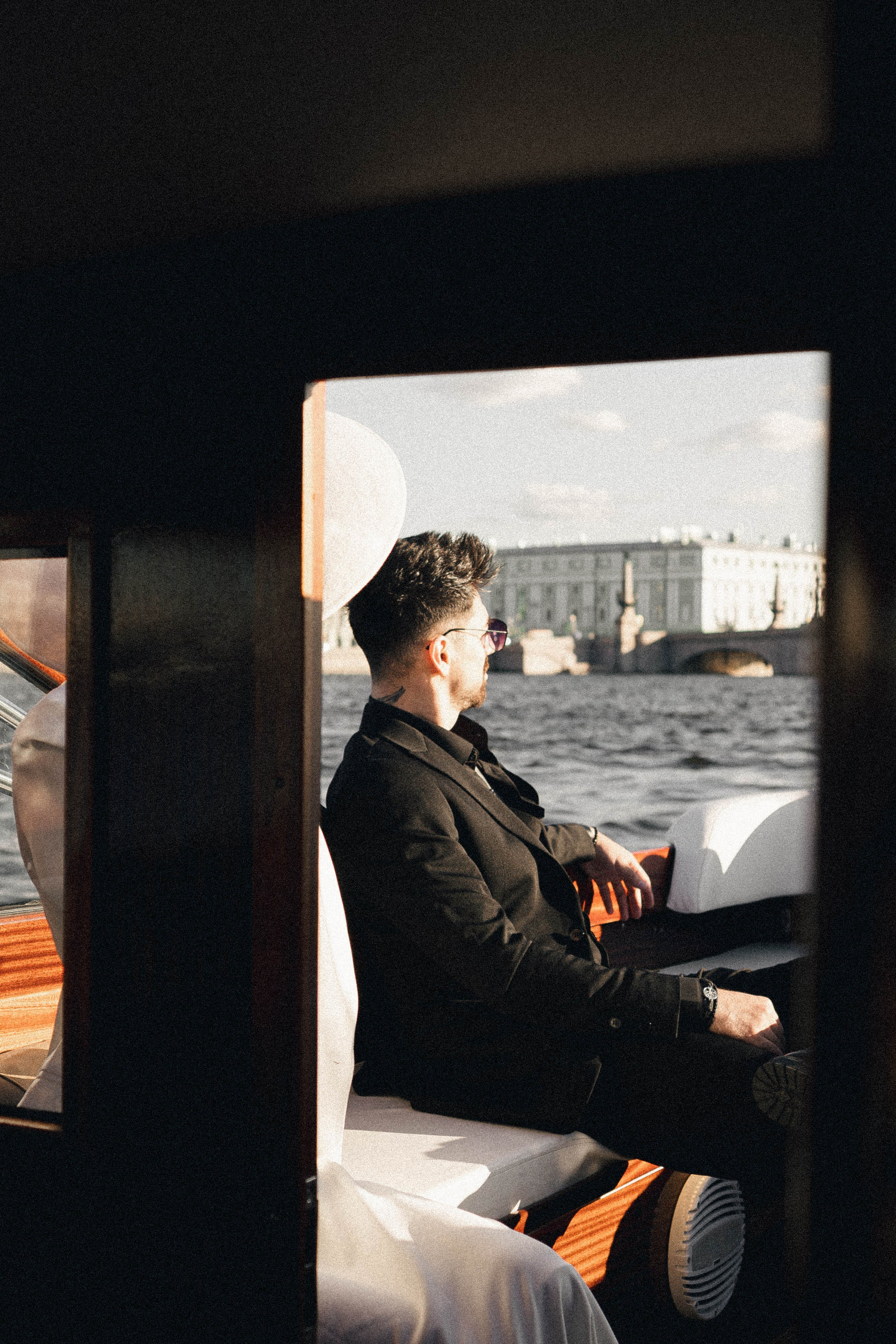 СВАДЕНБНАЯ СЬЕМКА НА КАТЕРЕ ПО КАНАЛАМ САНКТ-ПЕТЕРБУРГА И В АКВАТОРИИ НЕВЫ. Профессиональный фотограф, Санкт-Петербург — Виктория Богомолова