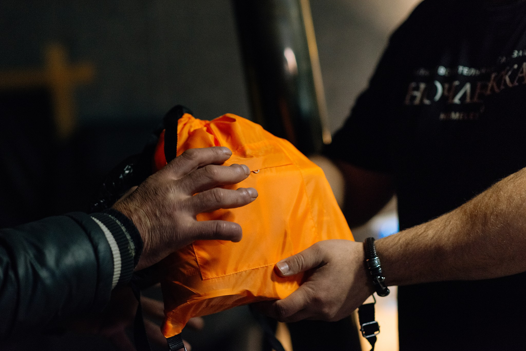 Выдача подарков в Пункте обогрева и Ночном приюте. Репортажный фотограф в Санкт-Петербурге Анастасия Клёпова