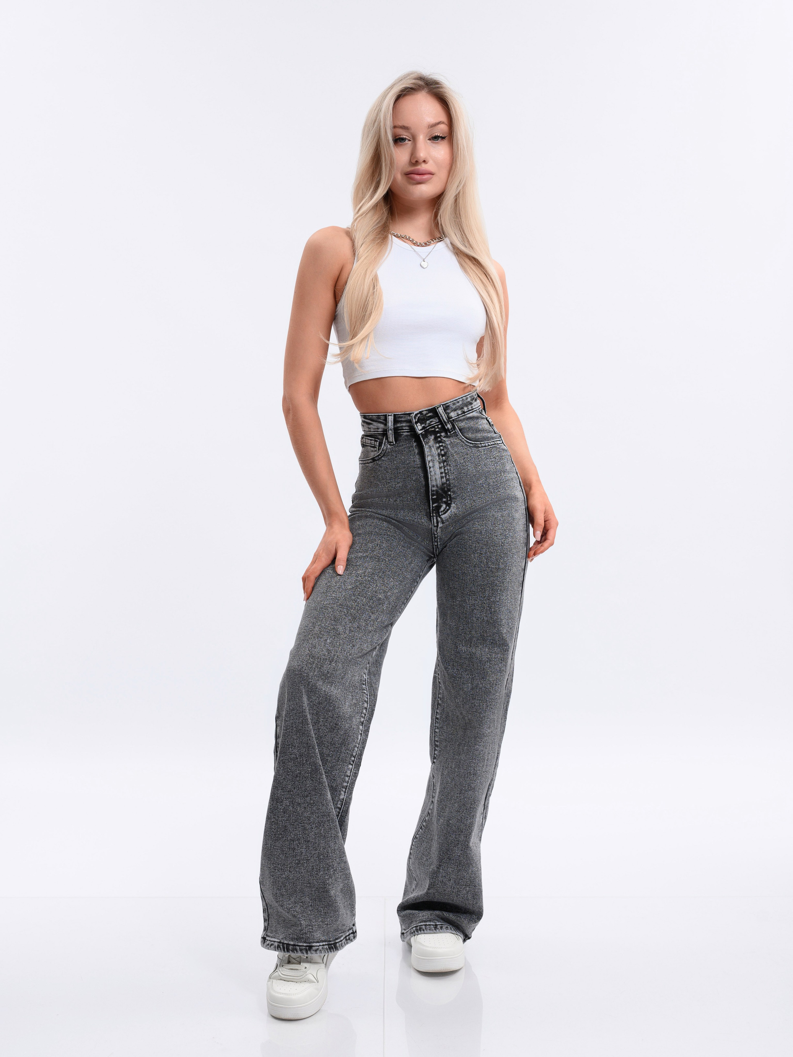 Каталог Девушки. Студия рекламной и предметной съемки товаров WELKO Studio