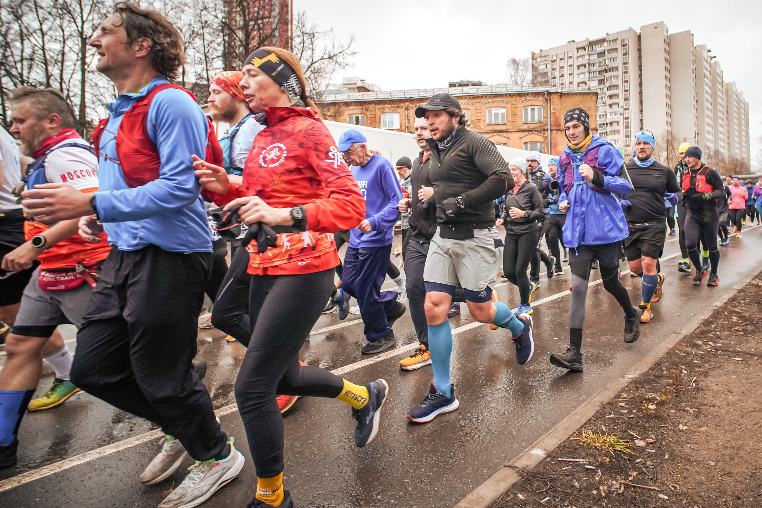 #марафонудома #яuzarun 2024 2-я петля, группа 6:30. Роман Капилюшов. Бег. Фото. Видео. г. Люберцы