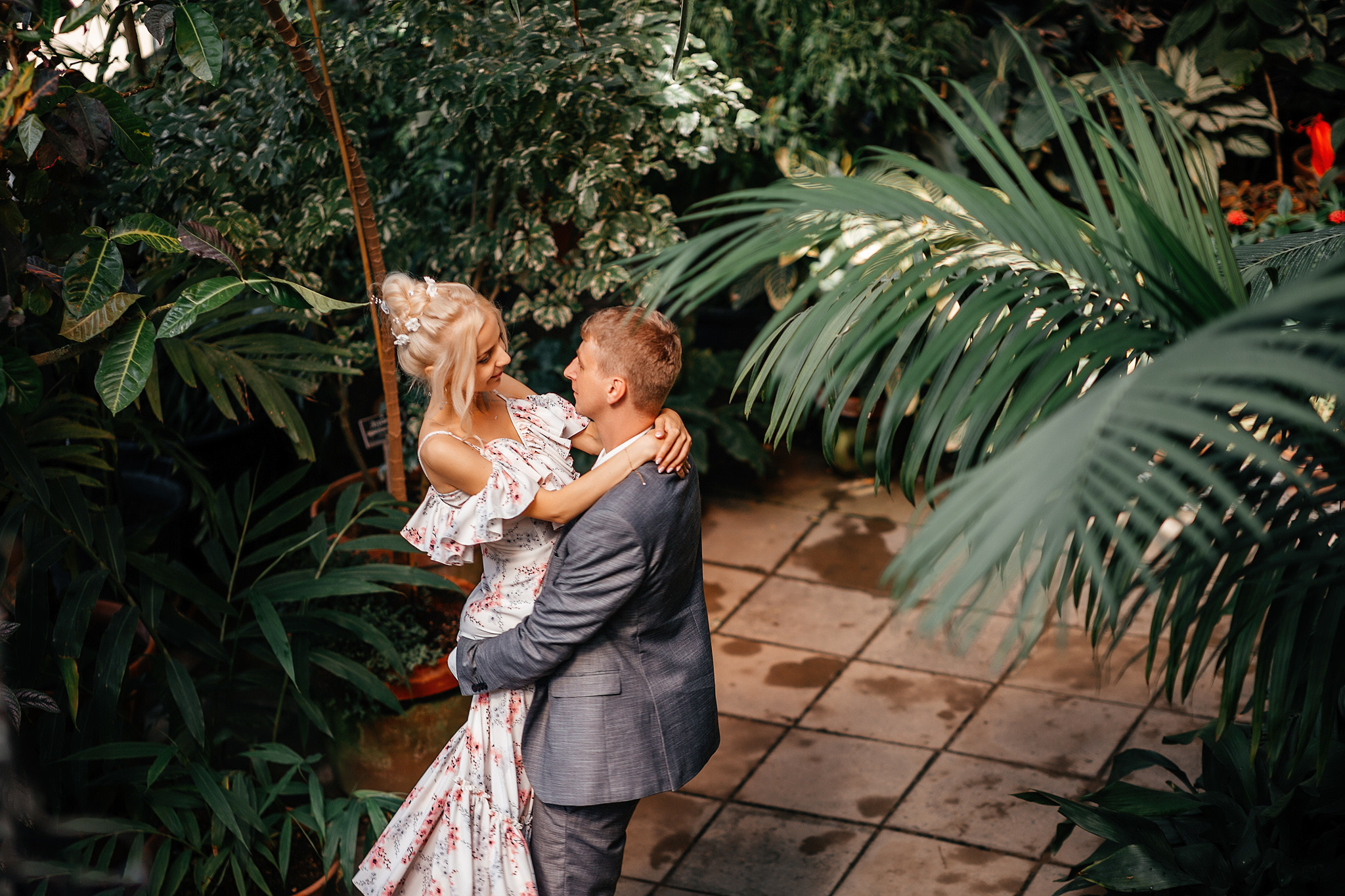 Свадебная фотосессия в оранжерее Аптекарский огород