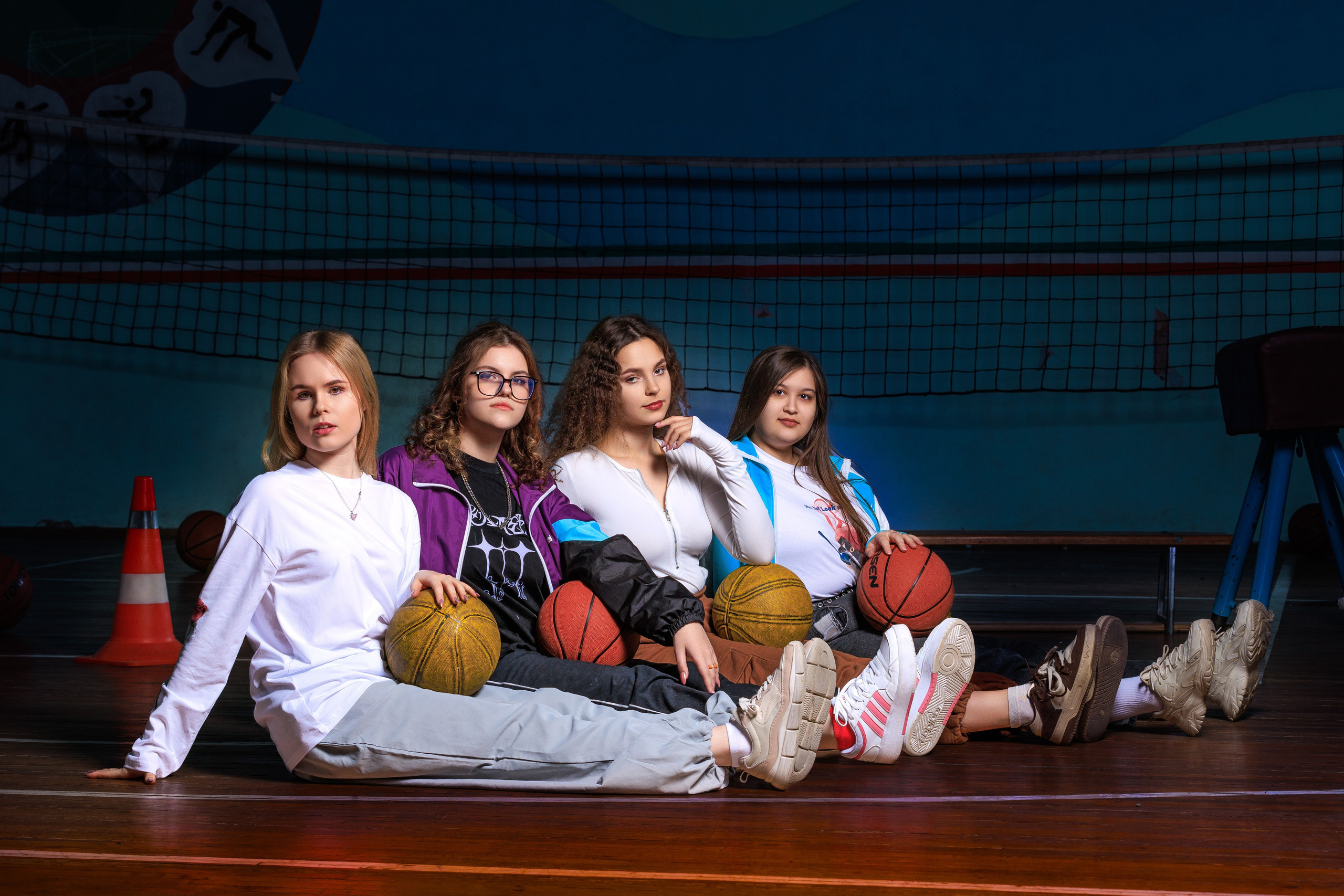 Смотреть фотки в спортзале. Выпускные альбомы Геленджик, Новороссийск, Краснодар, Туапсе