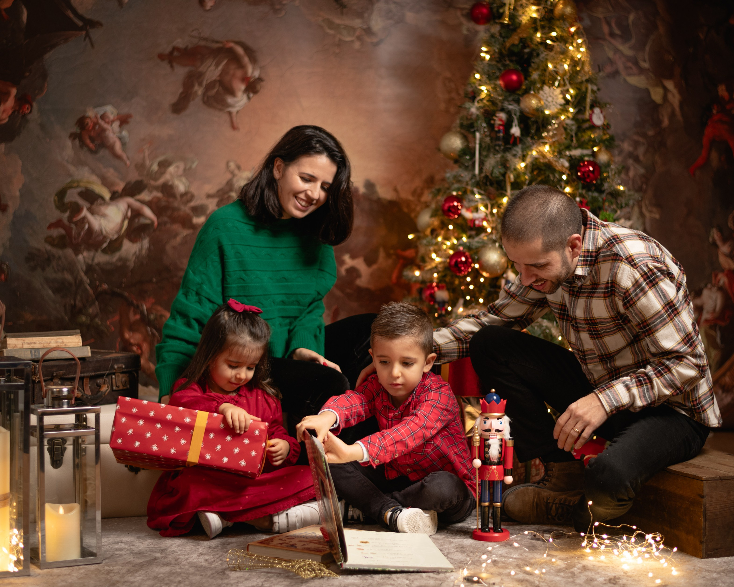 CATIA AND HER FAMILY. Anastasiia Antoniuk portrait, family and couple photographer, Portugal