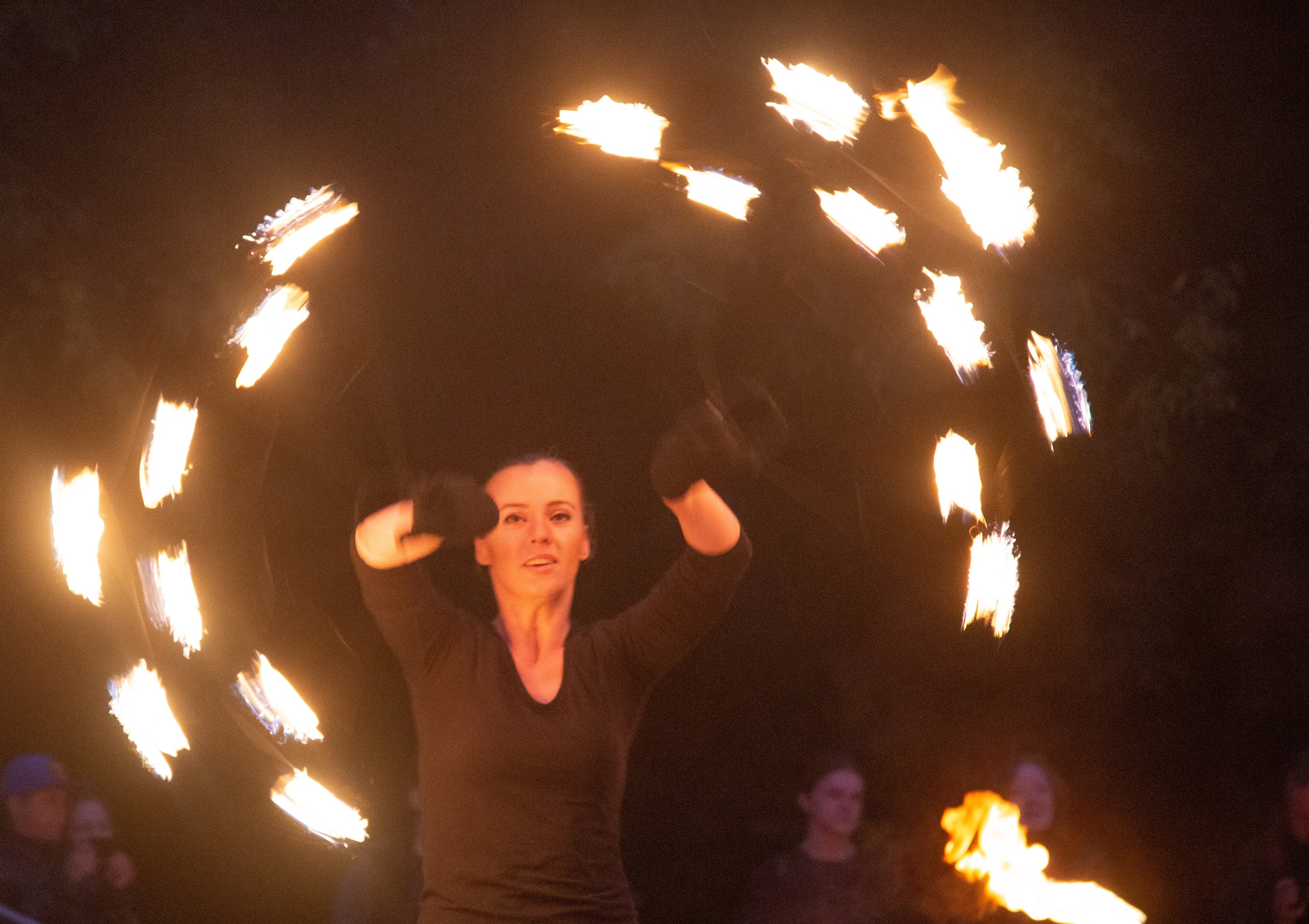 Огненное шоу в Перми. Фотограф Никита Попов. Фотограф Пермь. Фотосессия в фотостудии Перми и на свежем воздухе