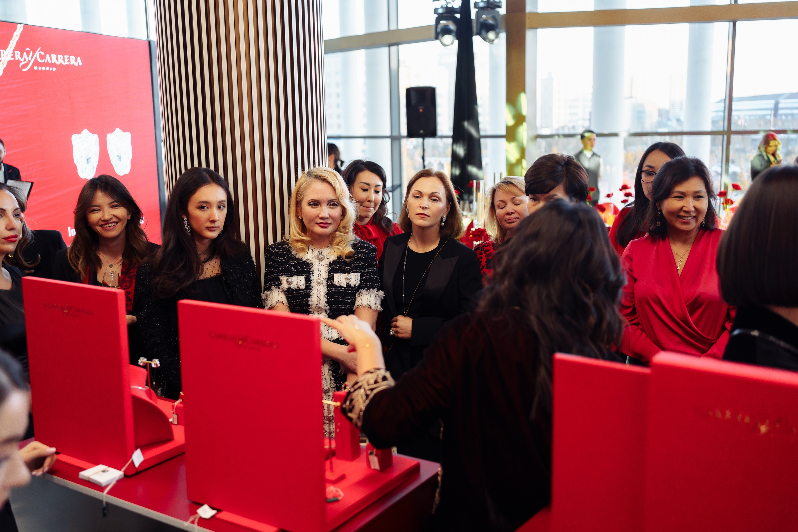 Презентация ювелирных изделий «Carrera y Carrera». Профессиональный фотограф в городе Астана Копанев Данил