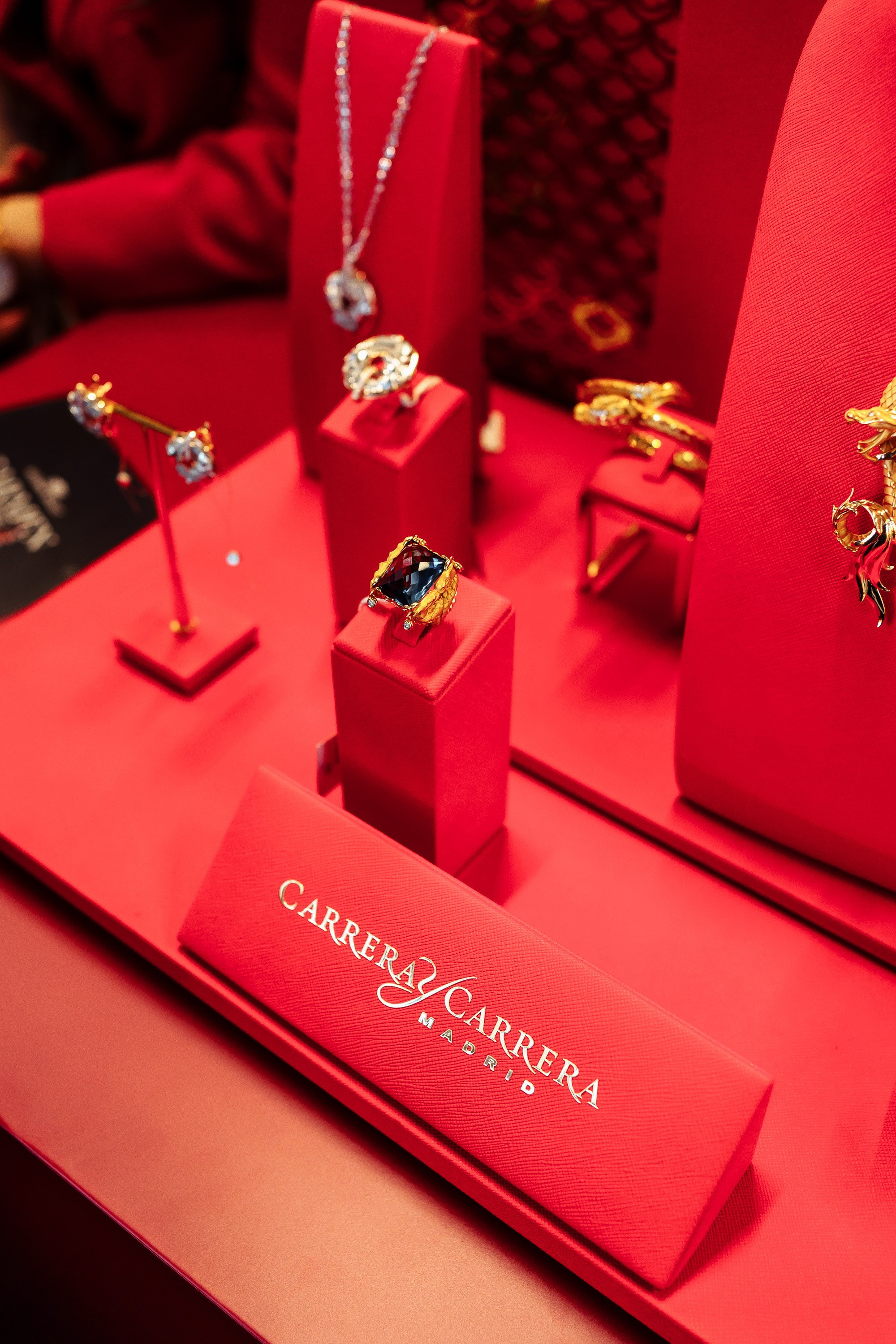 Презентация ювелирных изделий «Carrera y Carrera». Профессиональный фотограф в городе Астана Копанев Данил