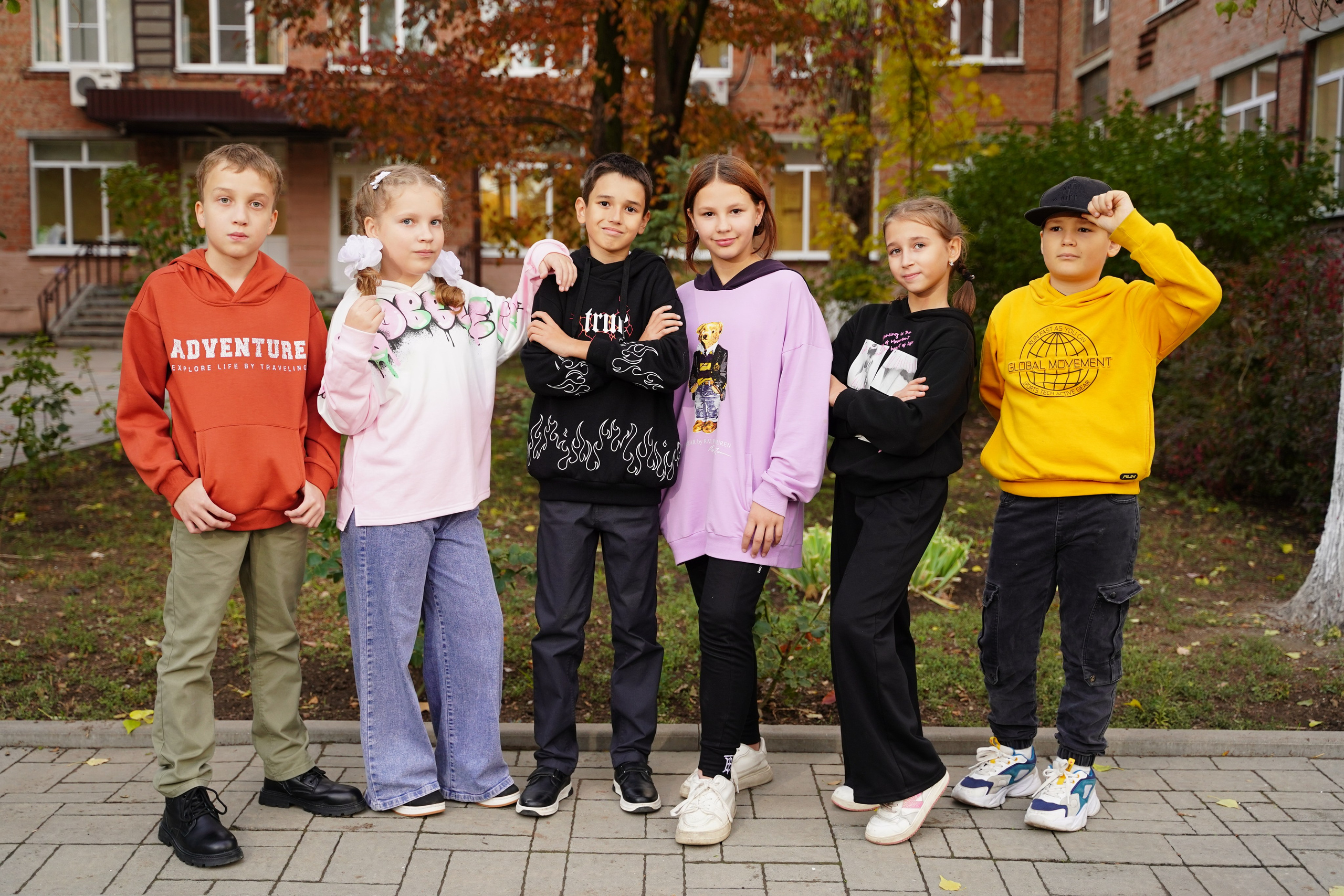 Фото с другом. MEMENTO.Выпускные альбомы, школьные, юбилейные и другие книги. Ростов-на-Дону