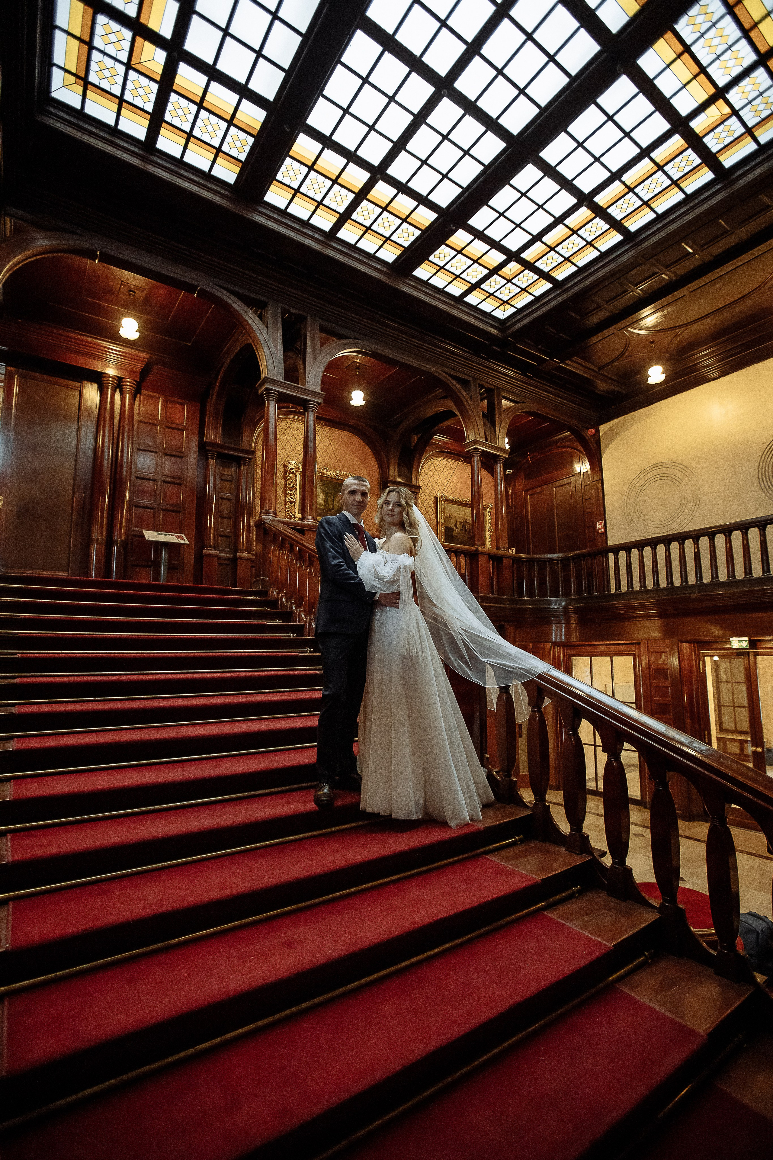 Ślubna sesja zdjęciowa w Muzeum. Свадебный фотограф Варшава Лодзь Польша Елена Юцова