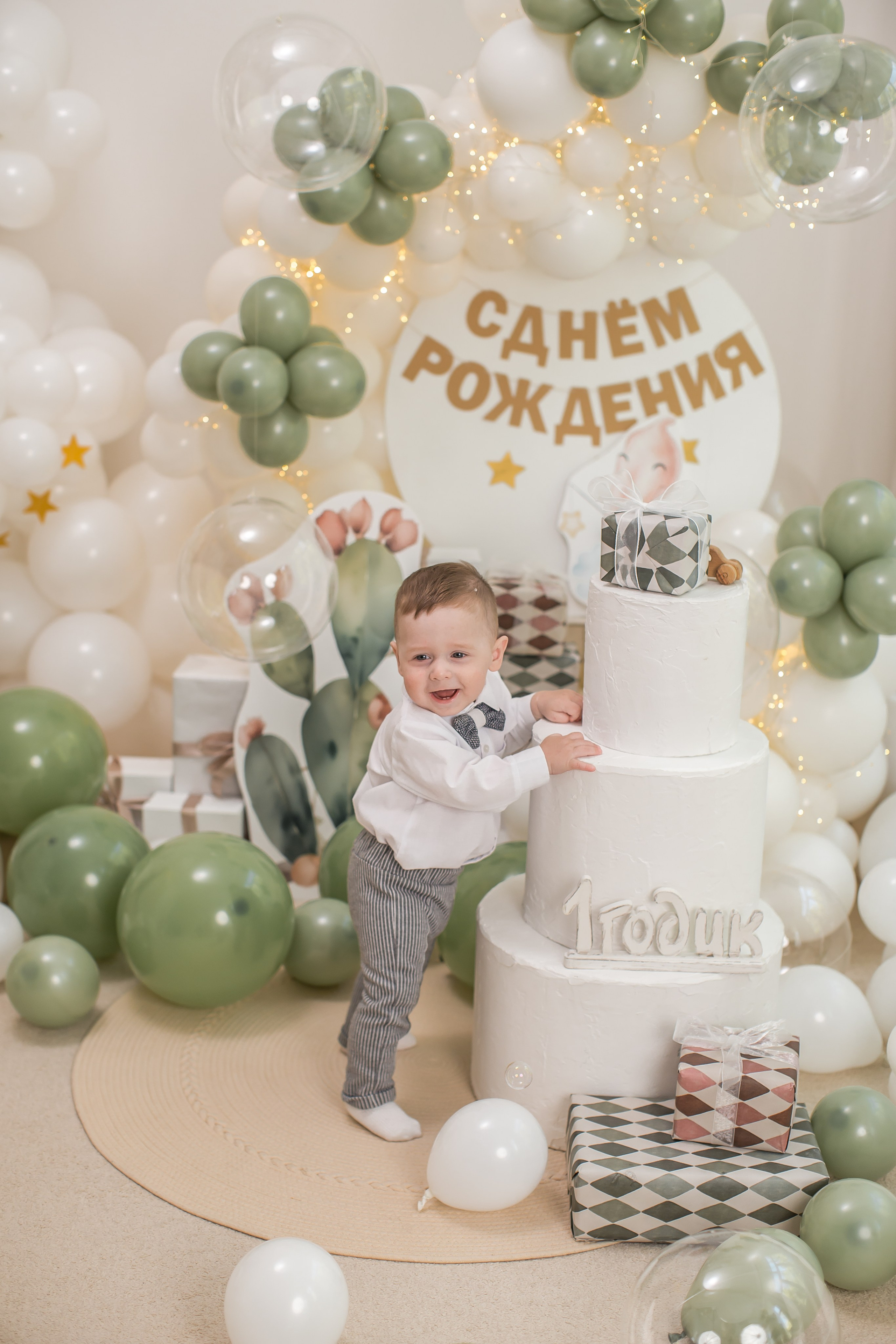Оформление от 1 года до 4 лет. (Цвет шаров на выбор). Детский семейный фотограф на первый годик город Новосибирск Дымова Светлана пакеты всё включено 1-3 года