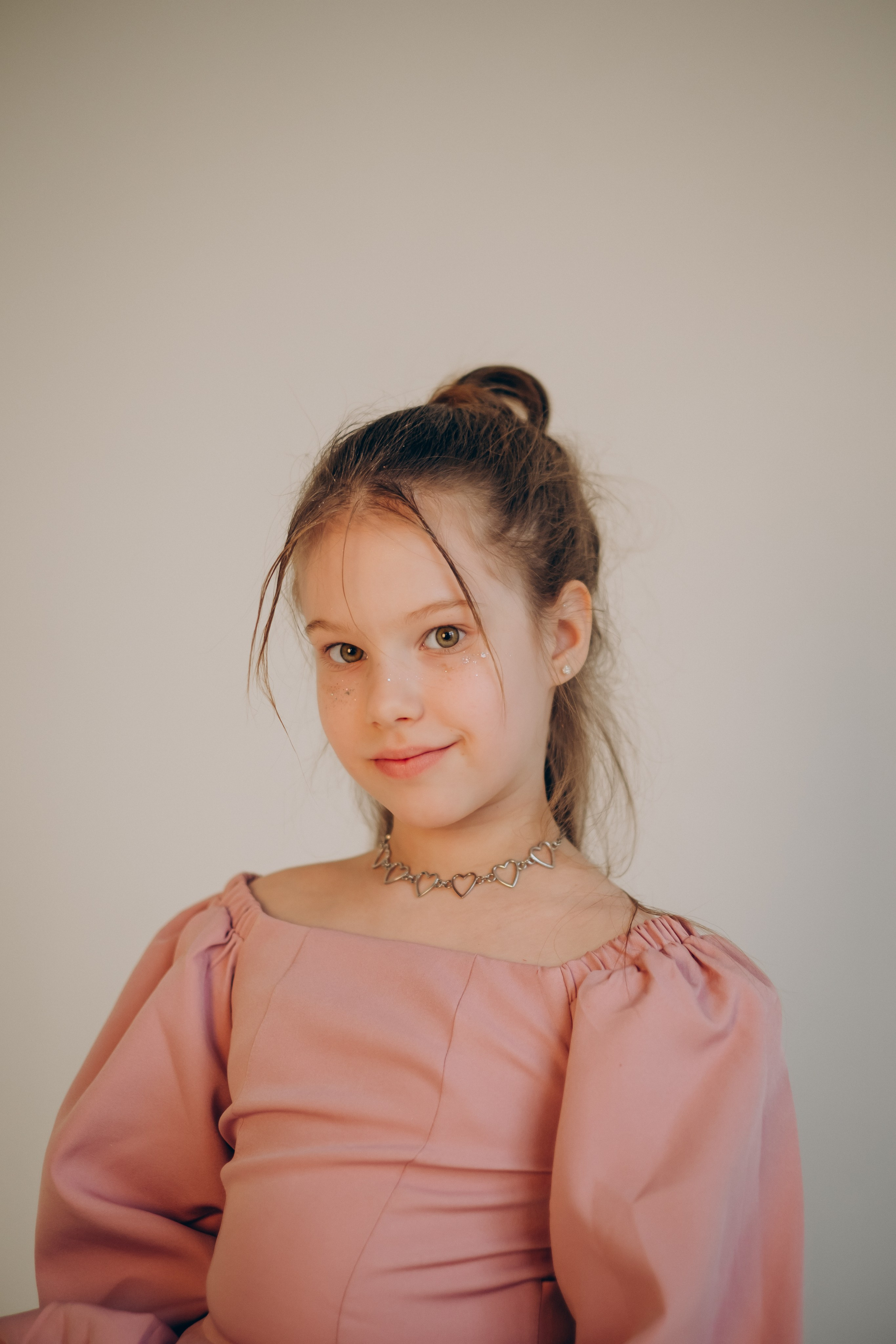 Фотосессия «День рождения» в минималистичной студии. Фотограф Новосибирск Анна Рождественская