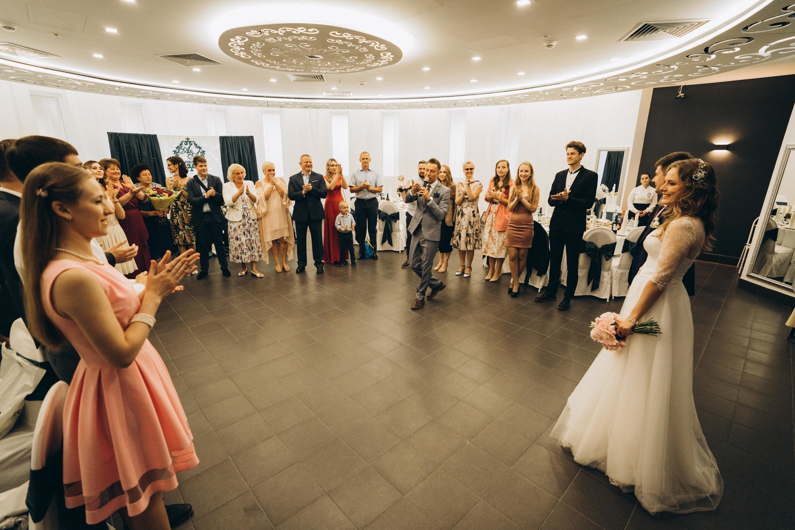 Аня и Андрей. Ведущий на свадьбу в Москве Зубков Алексей