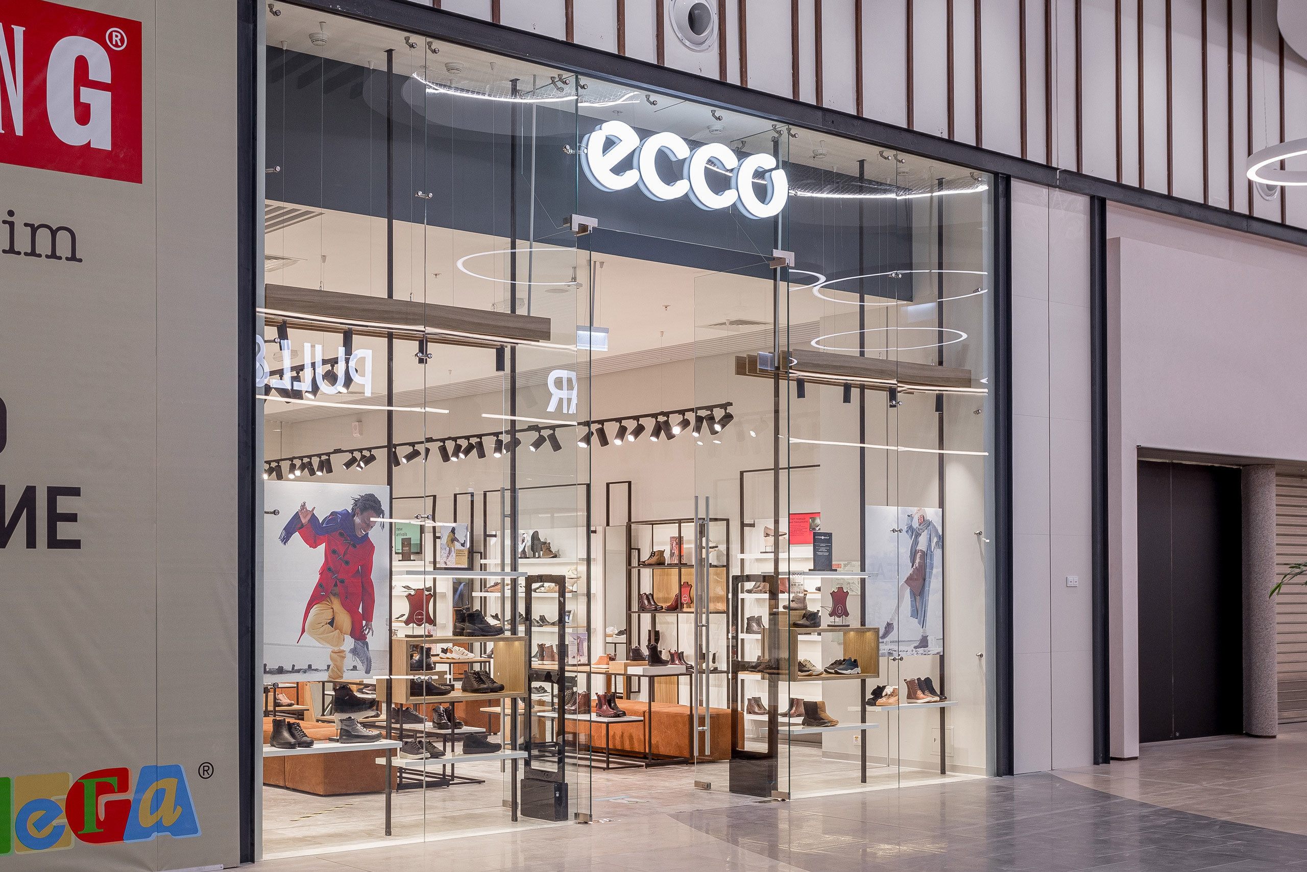 Фотосъемка магазина в Краснодаре Ecco. Интерьерный фотограф Краснодар: профессионально по доступным ценам