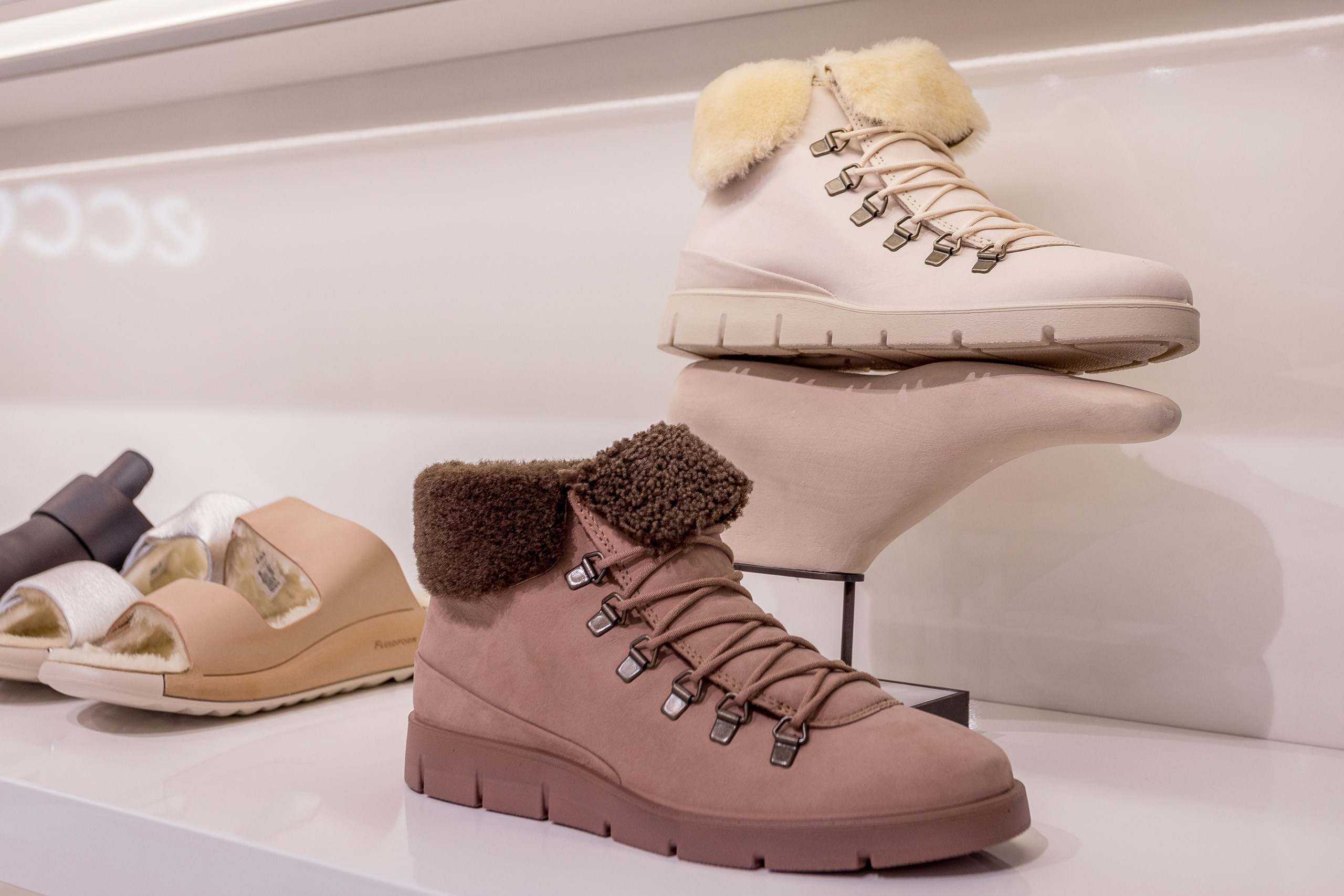 Фотосъемка магазина в Краснодаре Ecco. Интерьерный фотограф Краснодар: профессионально по доступным ценам