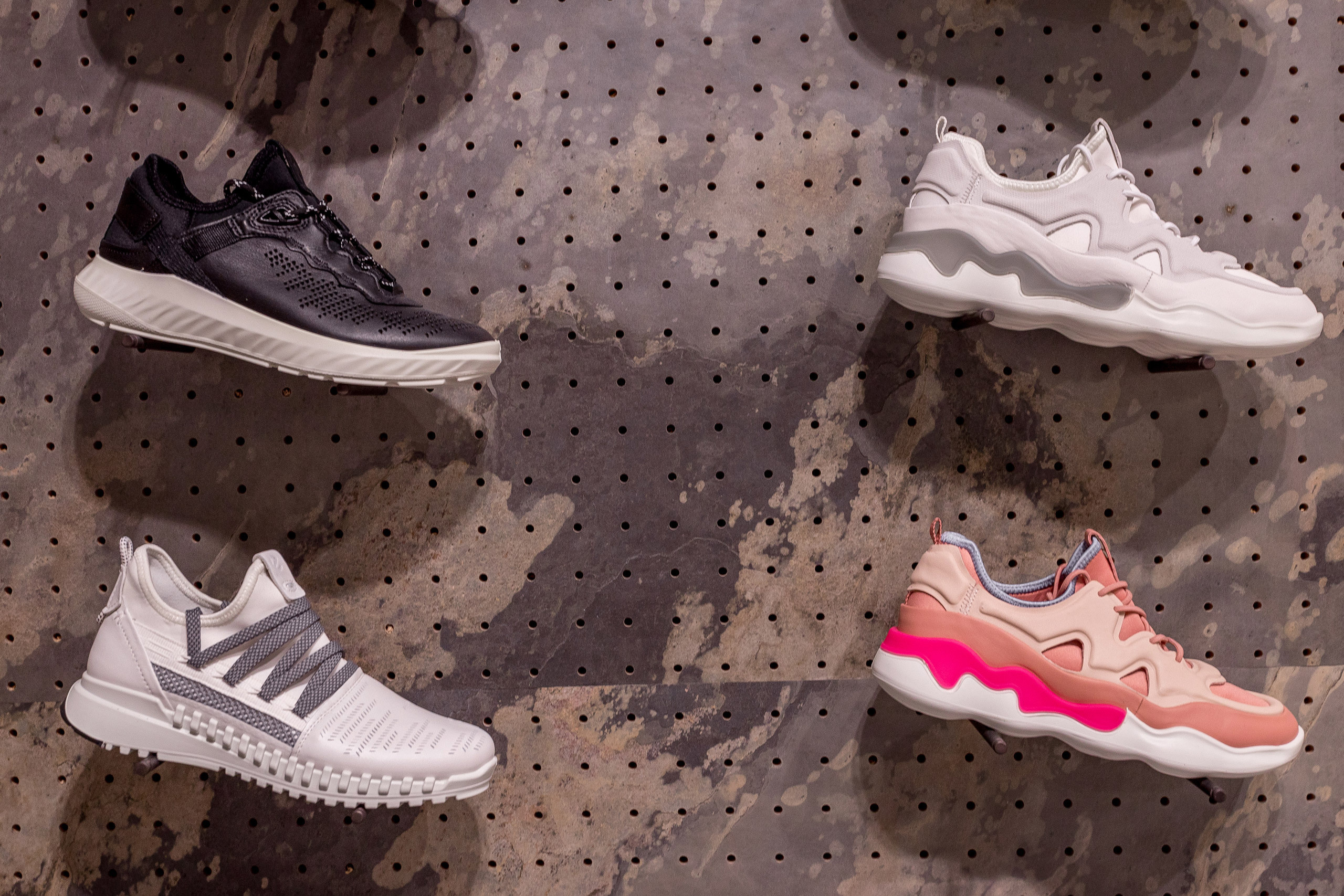 Фотосъемка магазина в Краснодаре Ecco. Интерьерный фотограф Краснодар: профессионально по доступным ценам