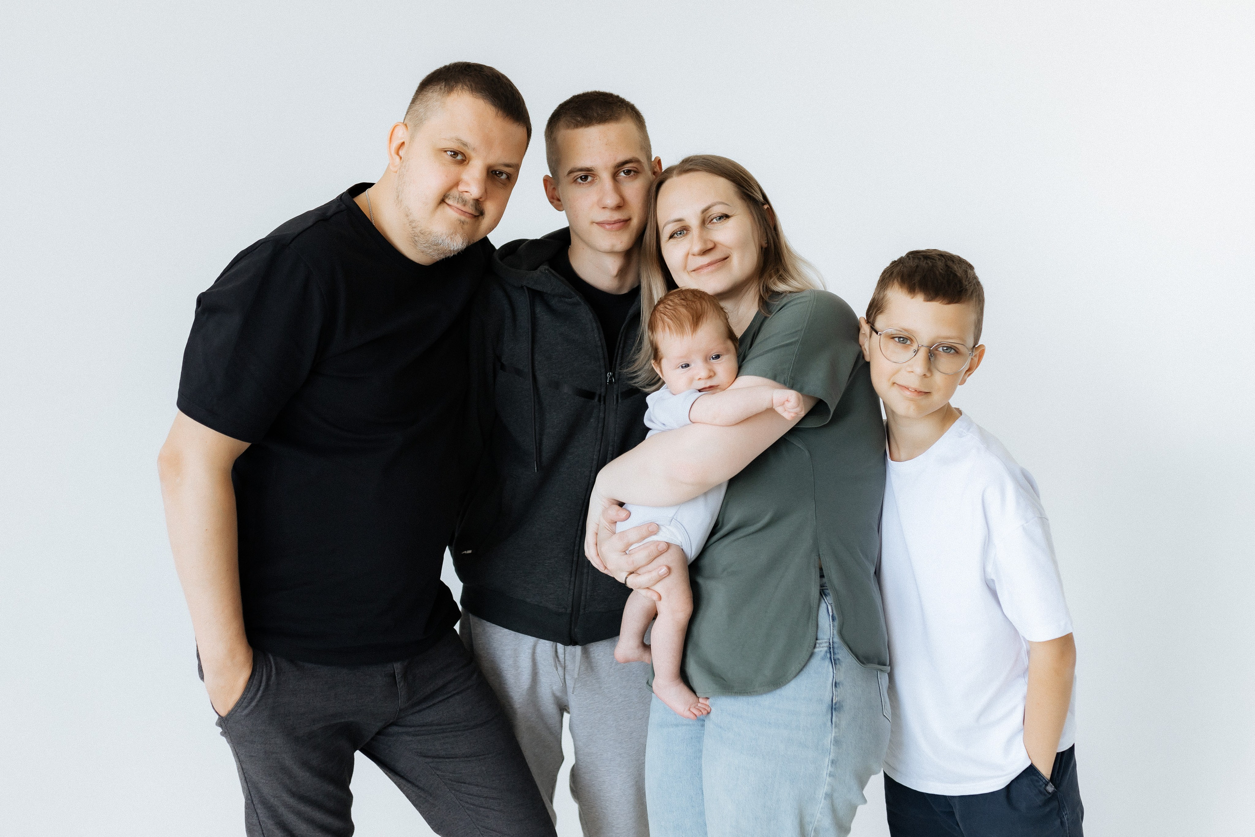 2 месяца, в студии семейная фотосессия. Профессиональный фотограф, Москва |Видное Елена Елизарова