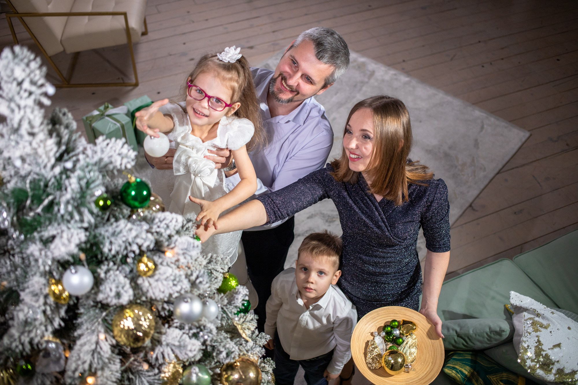 Семейная съёмка Новый Год. Репортажный, промышленный и маркетплейс-фотограф Дмитрий Чернат
