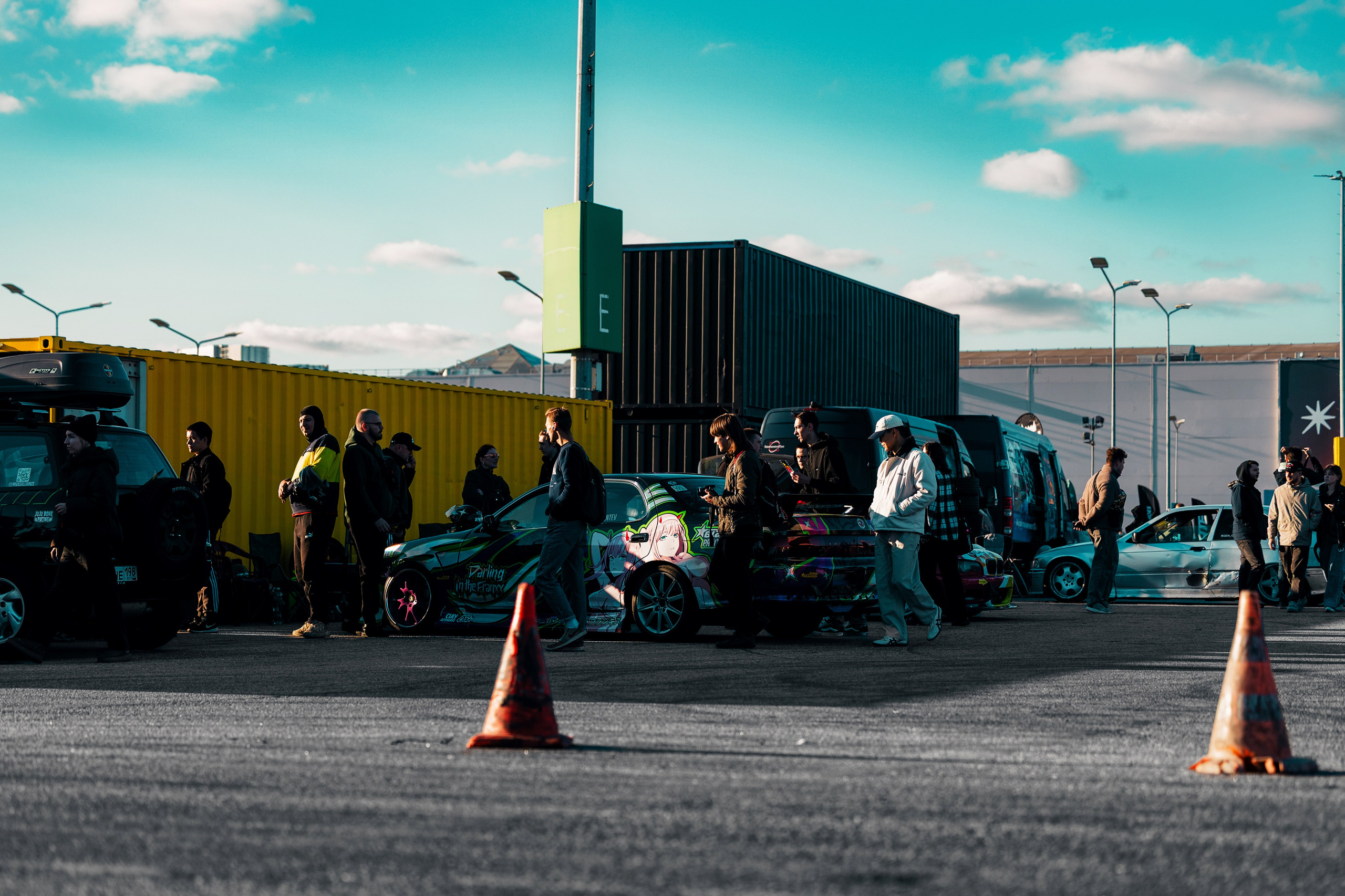 Фотографии закрытия сезона 2025 VibeSide — дрифт и автошоу у МЕГА Дыбенко, Санкт-Петербург