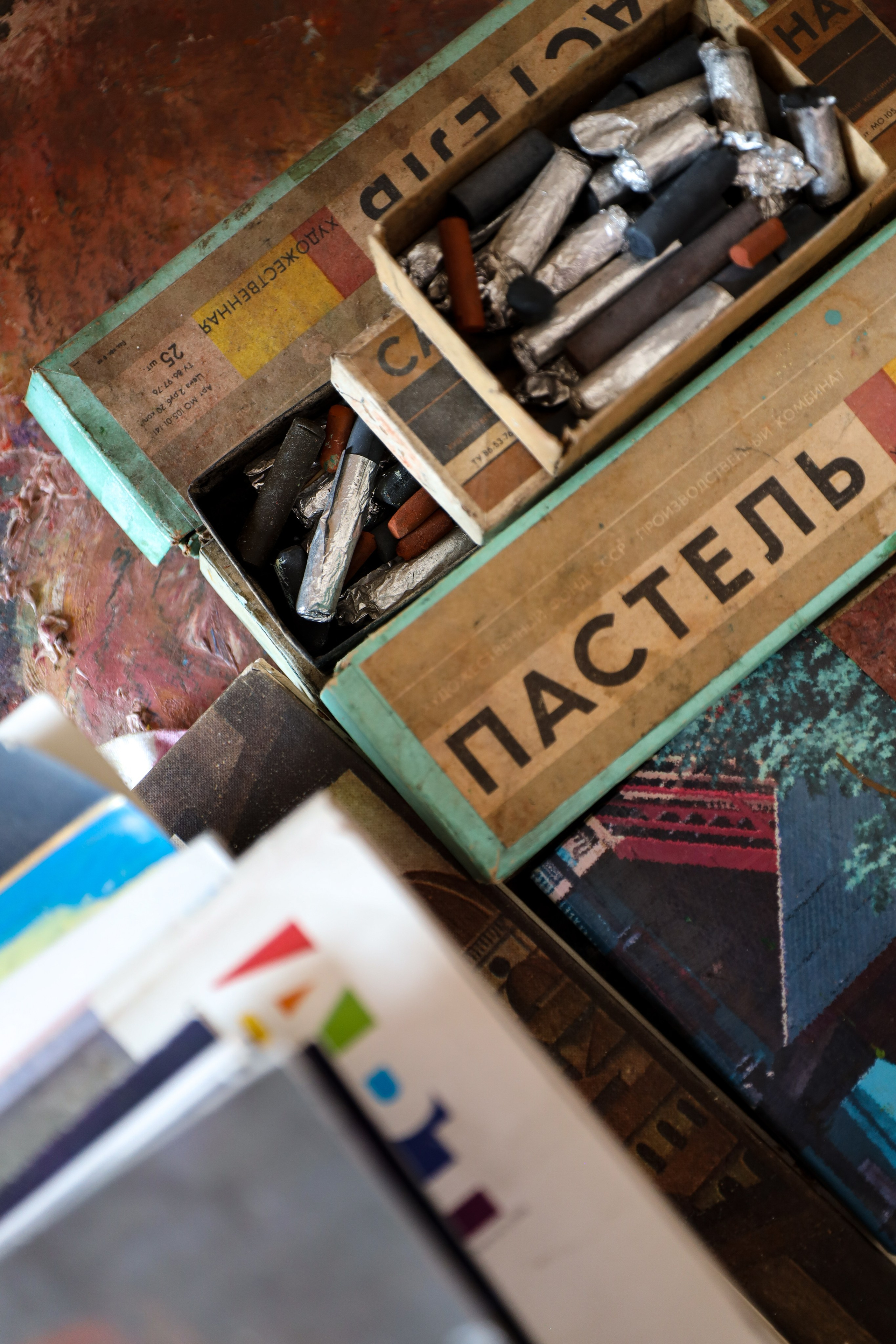 Художники Ренат Рамазанов и Александра Сырбу. Дженбаз Павел — фотограф в Ялте