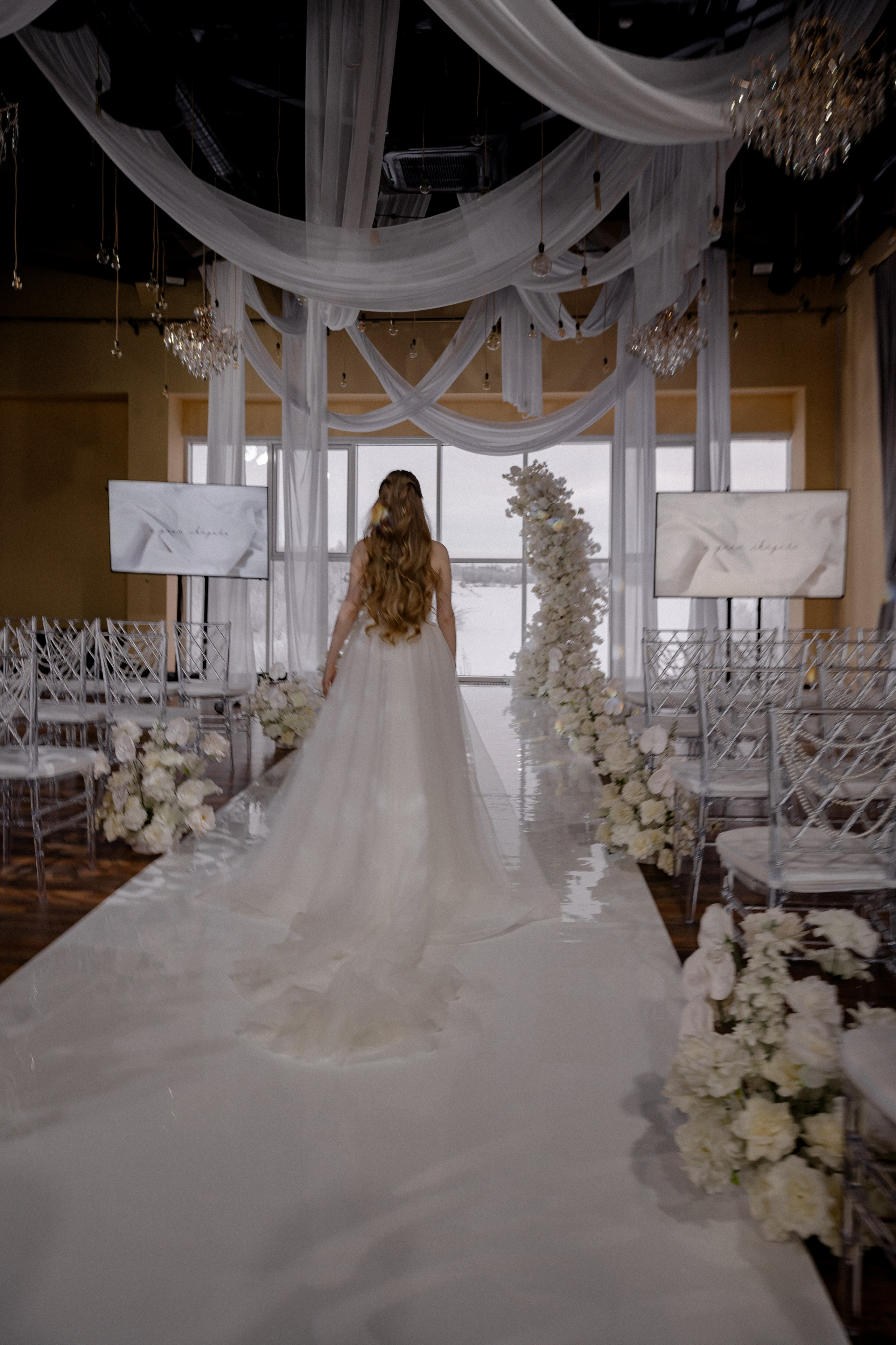 СВАДЕБНАЯ СЬЕМКА СБОРОВ В ОТЕЛЕ И ВЫЕЗД НА ЦЕРЕМОНИЮ (СНЯТО В СИБИРЕ В НИЖНЕВАРТОВСКЕ). Профессиональный фотограф, Санкт-Петербург — Виктория Богомолова