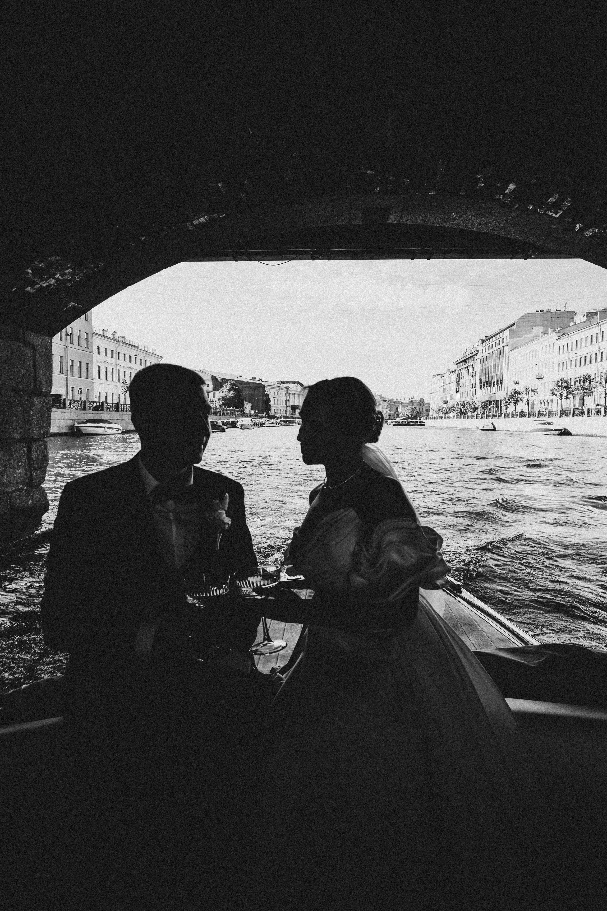 СВАДЕНБНАЯ СЬЕМКА НА КАТЕРЕ ПО КАНАЛАМ САНКТ-ПЕТЕРБУРГА И В АКВАТОРИИ НЕВЫ. Профессиональный фотограф, Санкт-Петербург — Виктория Богомолова