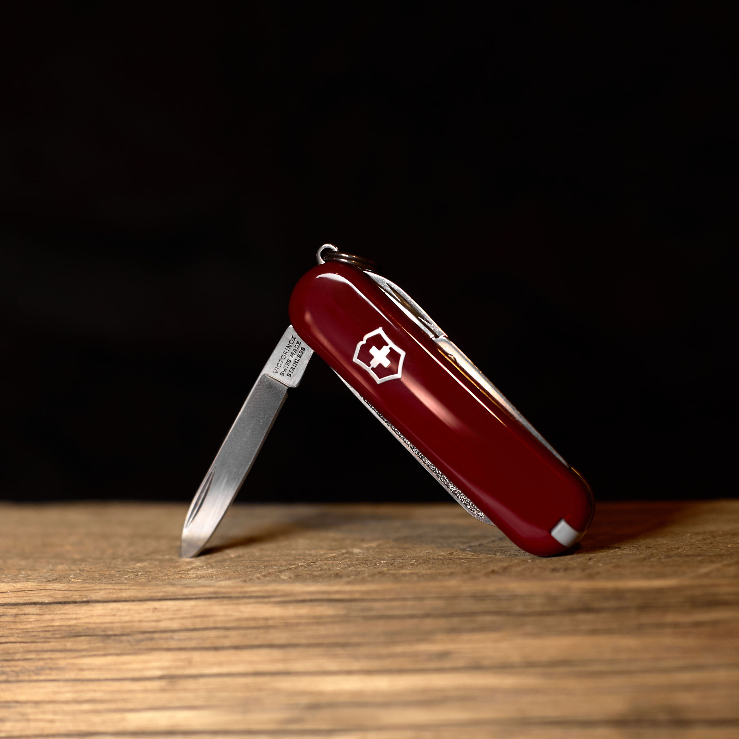 Нож. Victorinox Classic. Студийный и лайфстайл фотограф в Санкт-Петербурге Карлюк Анатолий