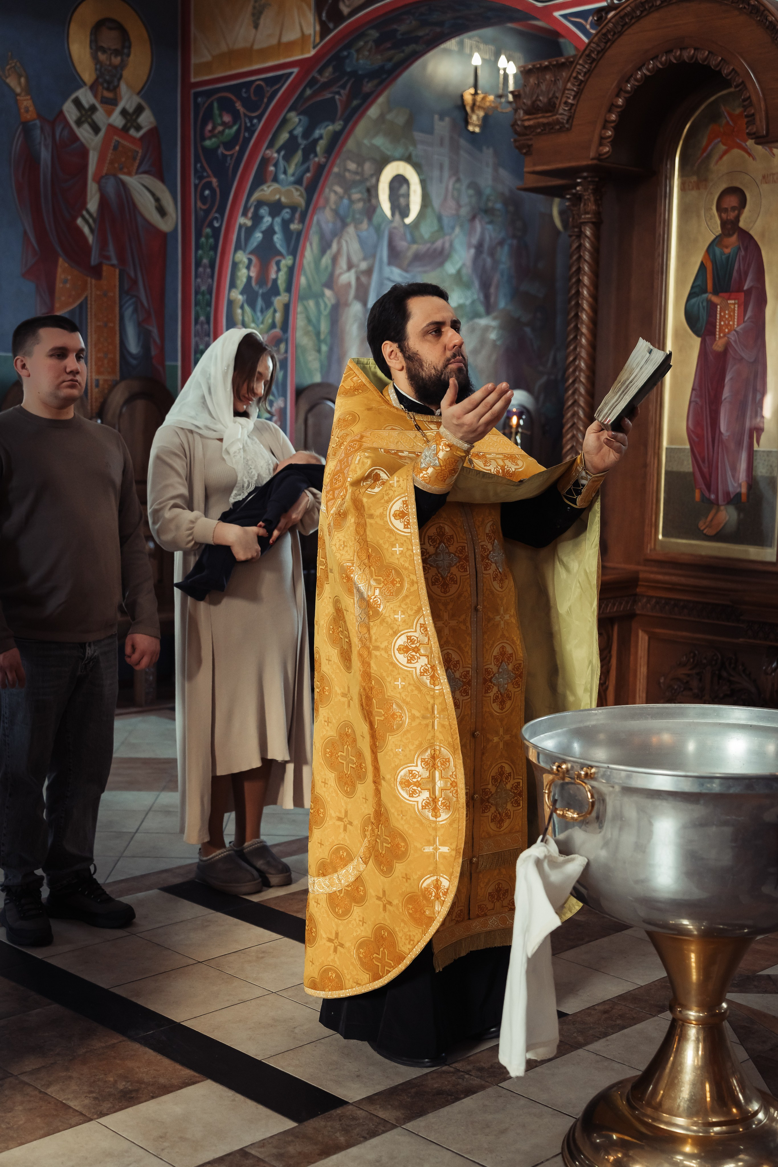 Фотограф на крещение в Воронеже. Примеры съемки таинства крещения. Фотограф для семей и экспертов в г. Воронеж Ирина Круглова