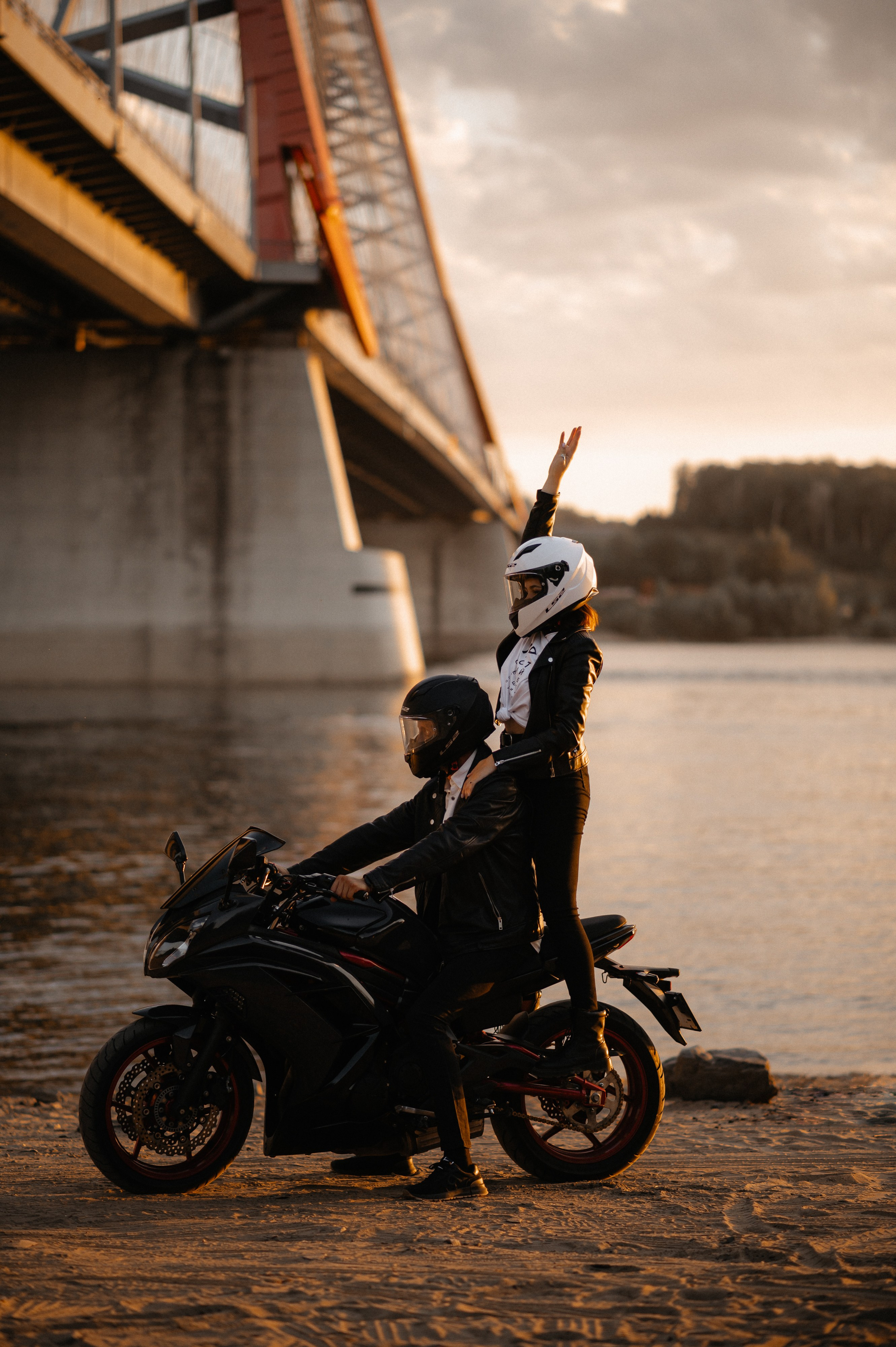 С мотоциклом. Главная