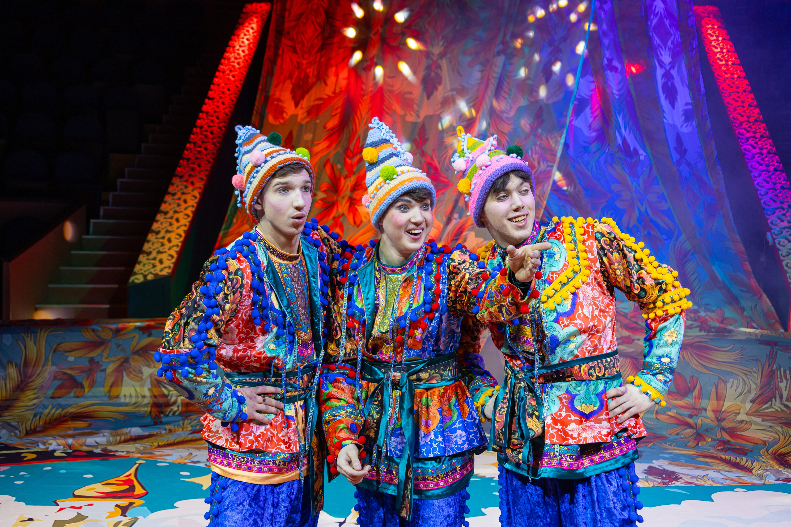 Цирк Жар Птица. Афиша. Семейный и Свадебный фотограф в Сочи