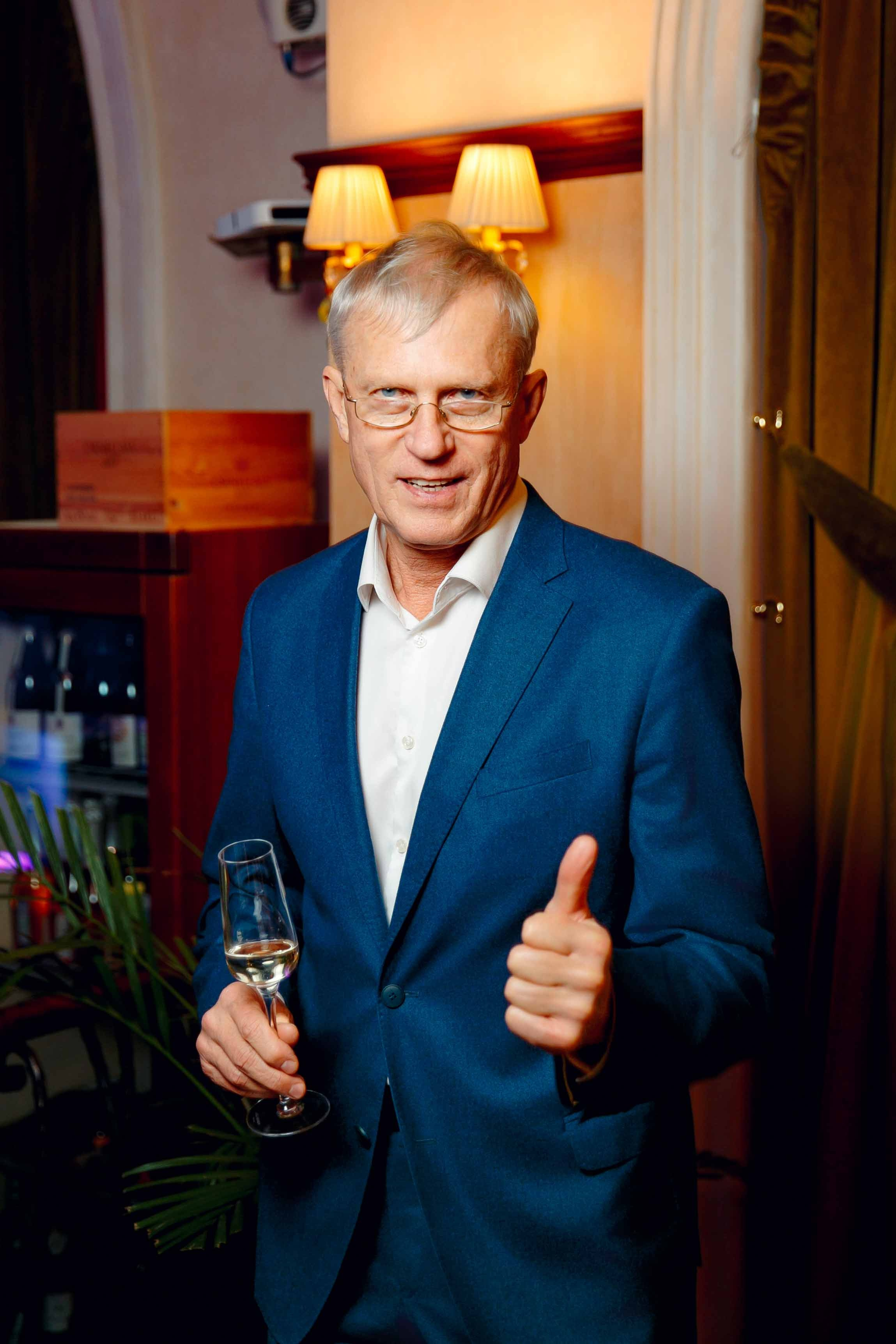 Вечер в «Дежавю». Ваш репортажный фотограф Артемий Антонов