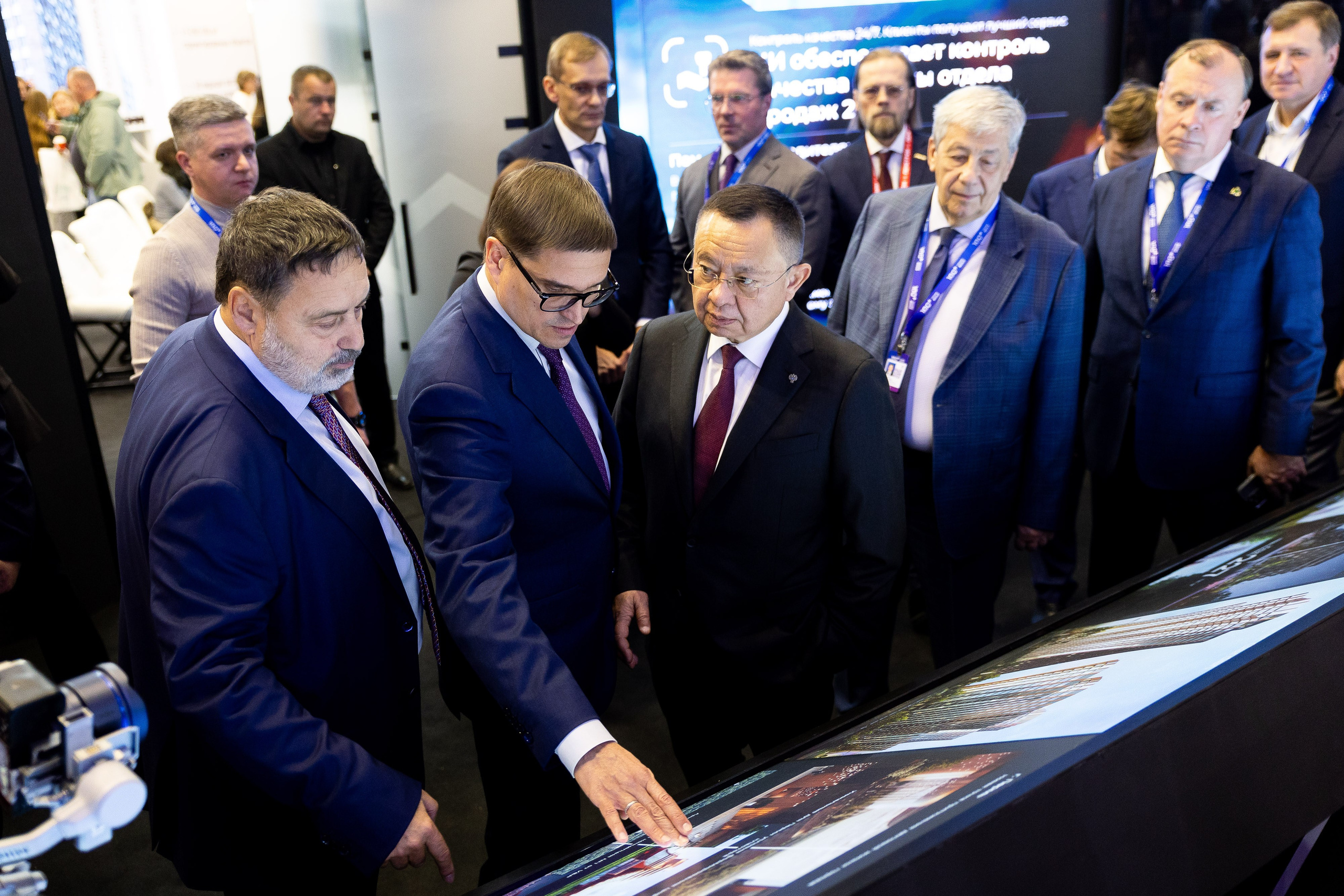 100+ (стенд «Кортрос»). Фотограф Родион Нарудинов