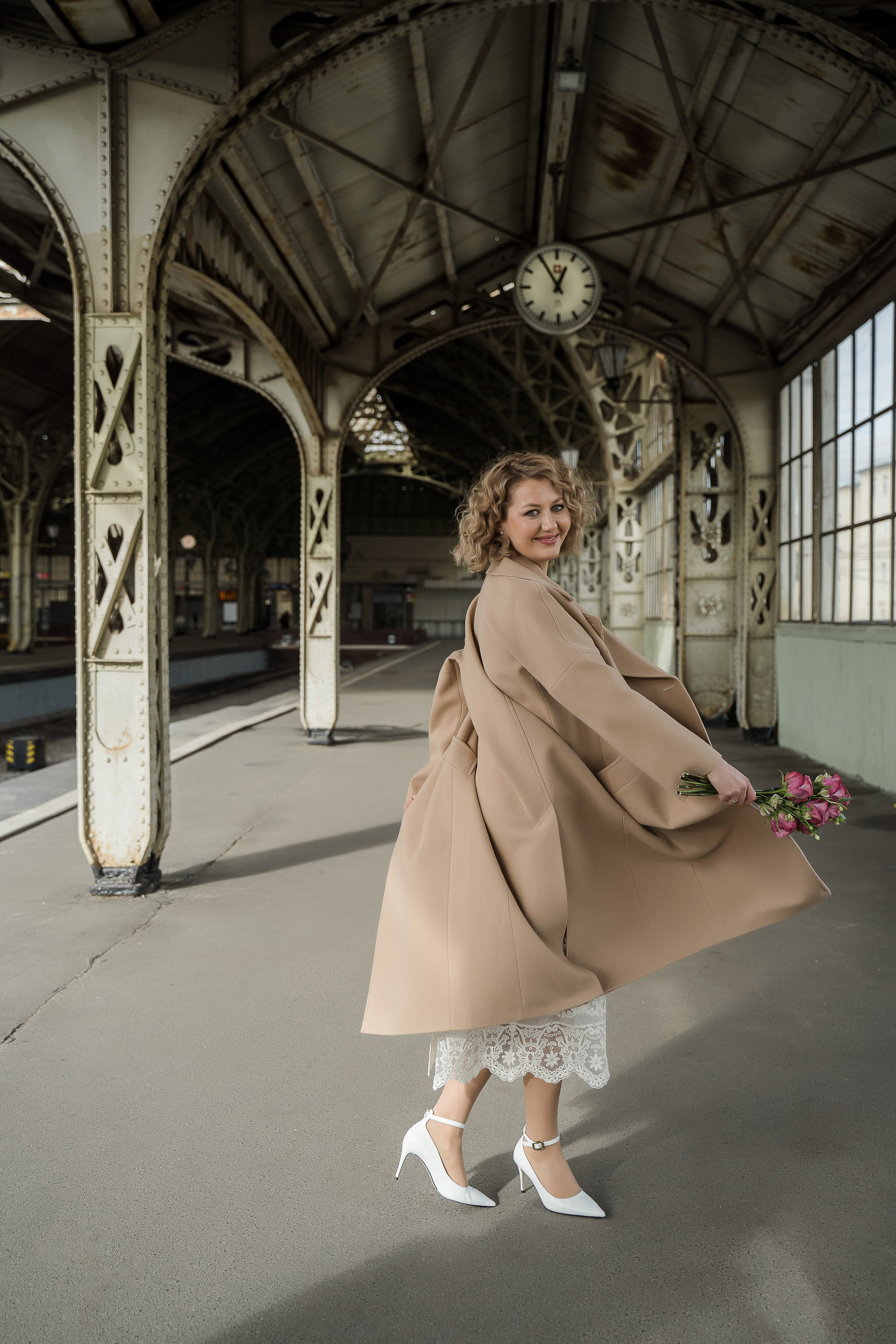 Свадебная фотосессия на Витебском вокзале. Свадебный и семейный фотограф в Пушкине и Санкт-Петербурге Мария Филиппова
