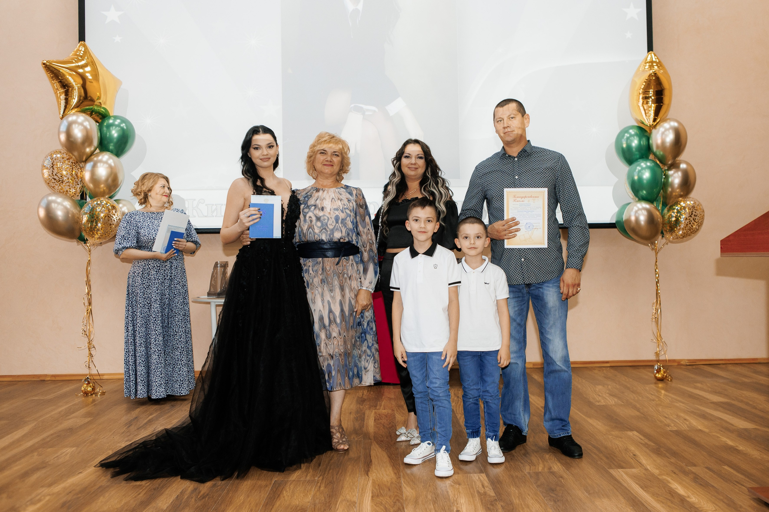 Выпускной Гимназия 12 2024 г. Свадебный и портретный Фотограф в Липецке Дмитрий Котюков